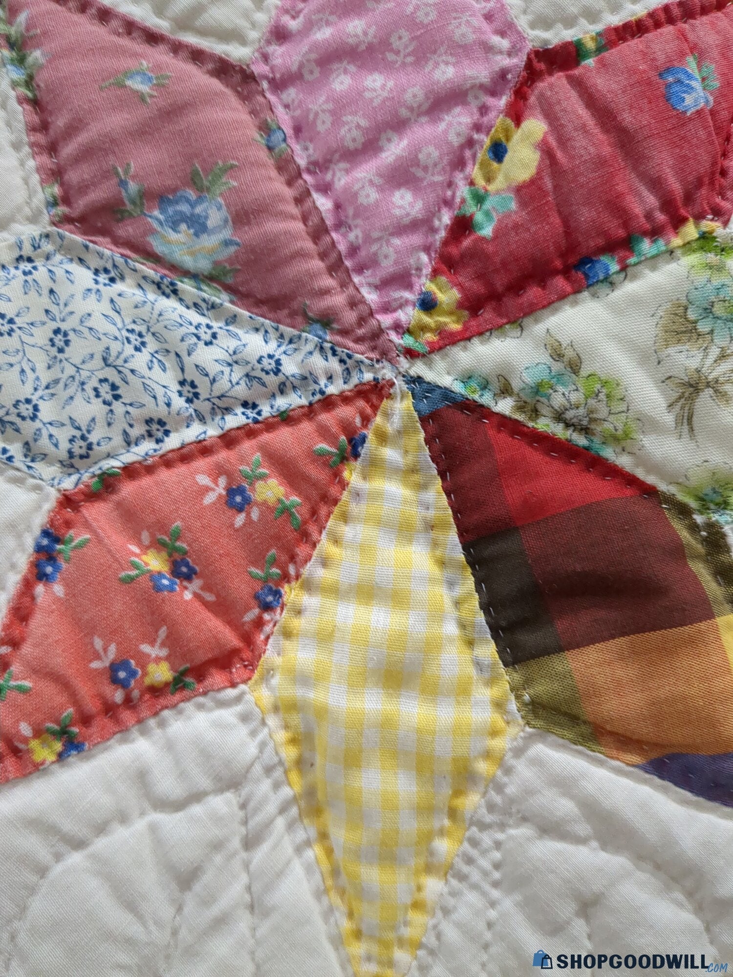 Vintage Eight-Point Star With Diamond Lattice Quilt