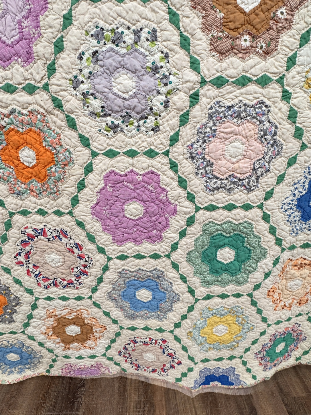**SOLD Vintage Quilt Grandmother's Flower Garden with Green Lattice SOLD**