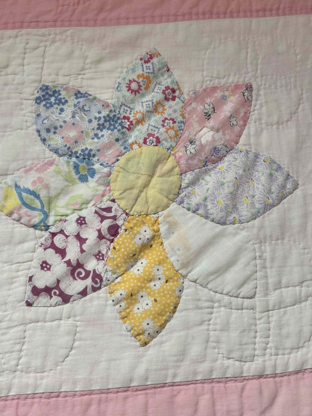 **SOLD Vintage Quilt Friendship Dahlia Variation SOLD**