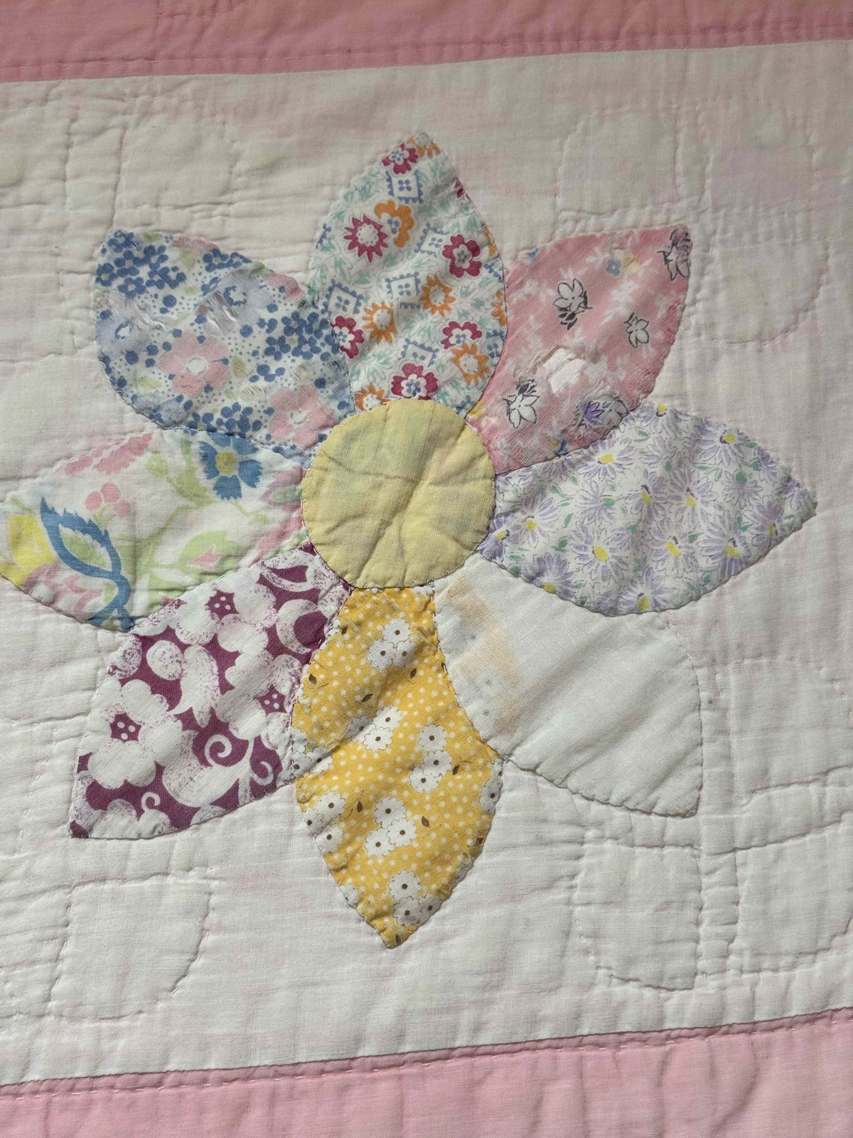**SOLD Vintage Quilt Friendship Dahlia Variation SOLD**