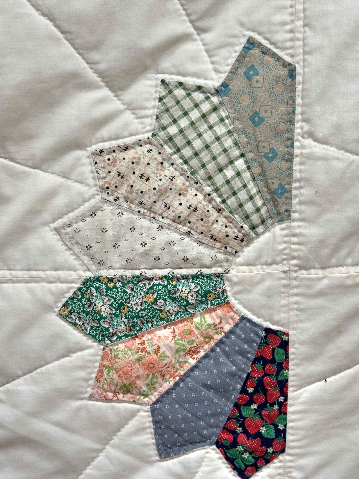 Vintage Quilt Scrappy Dresden Plate Variation