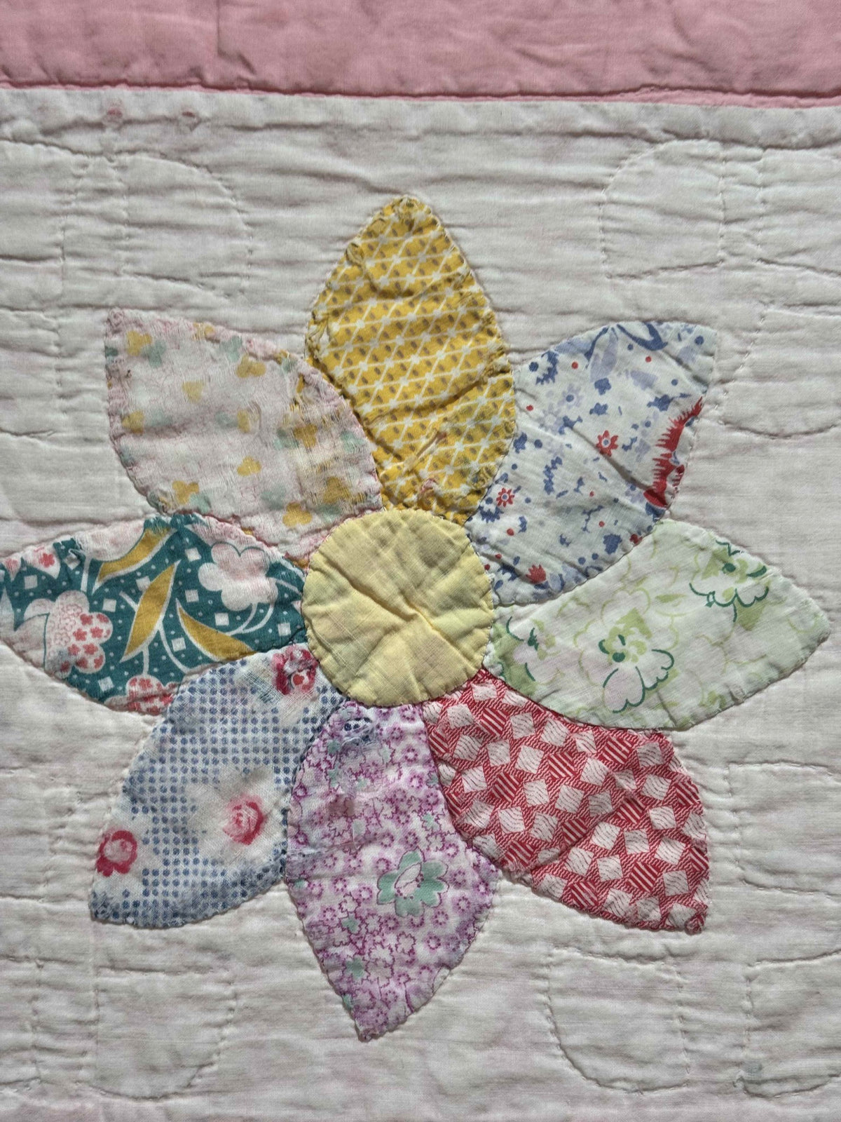 **SOLD Vintage Quilt Friendship Dahlia Variation SOLD**