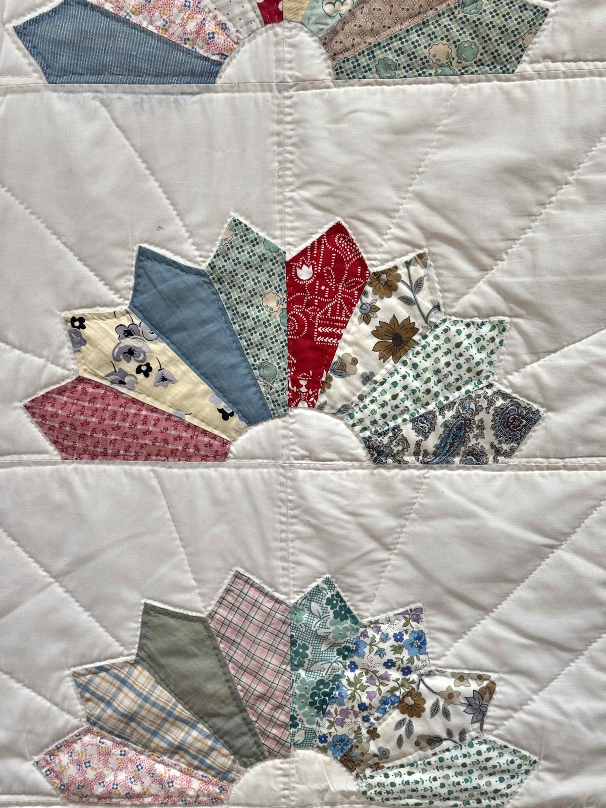 Vintage Quilt Scrappy Dresden Plate Variation