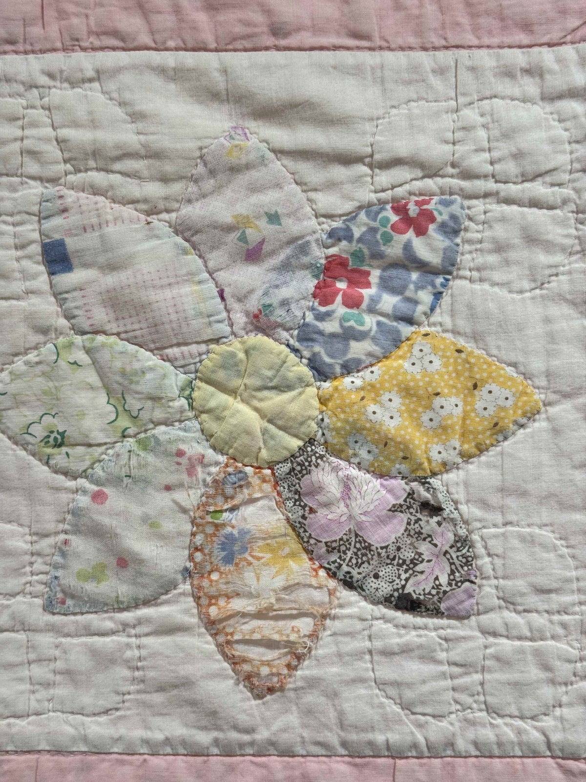 **SOLD Vintage Quilt Friendship Dahlia Variation SOLD**