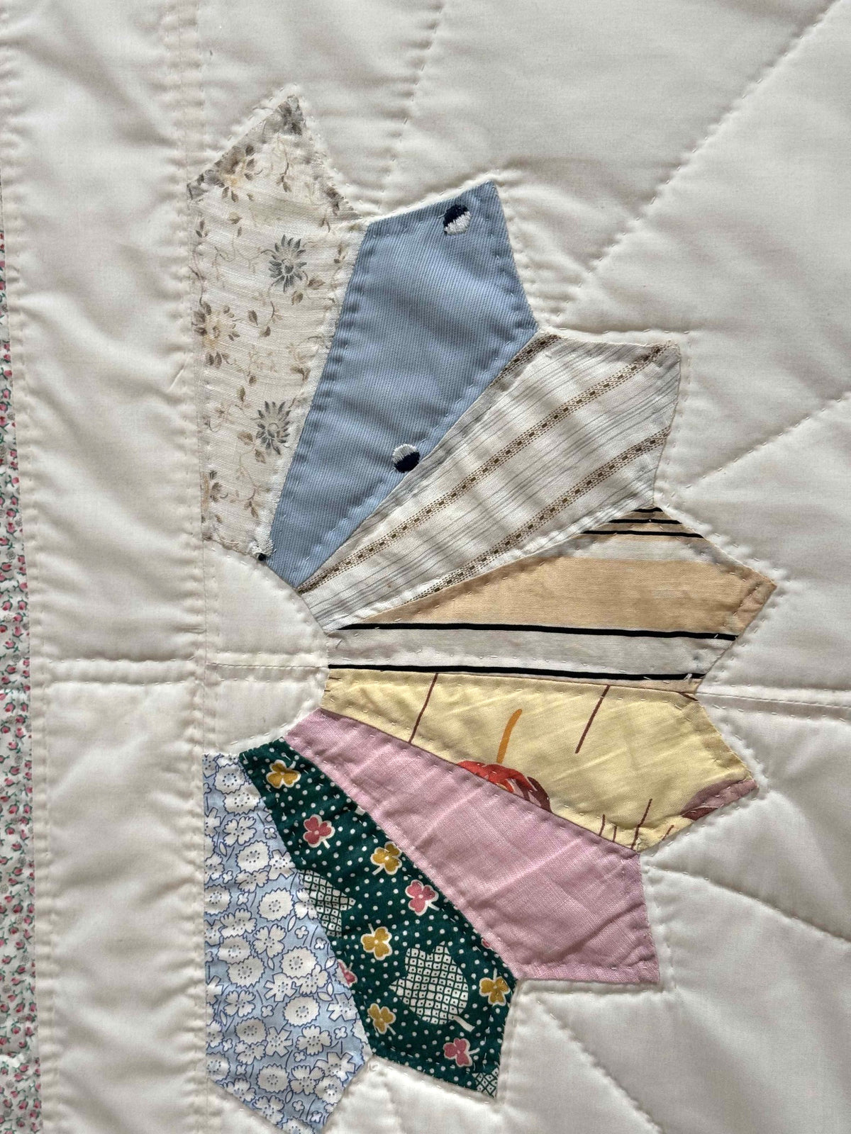 Vintage Quilt Scrappy Dresden Plate Variation