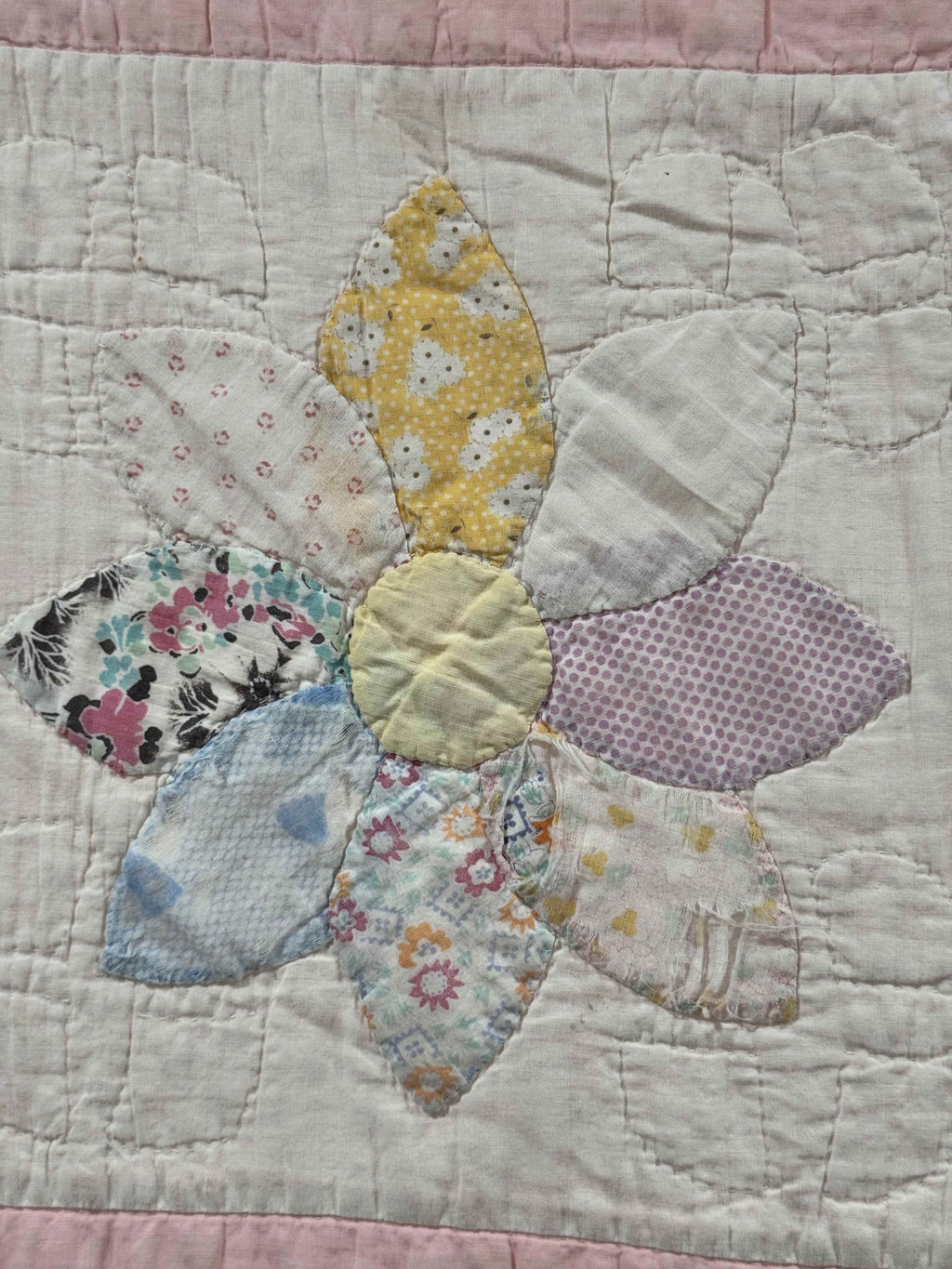 **SOLD Vintage Quilt Friendship Dahlia Variation SOLD**