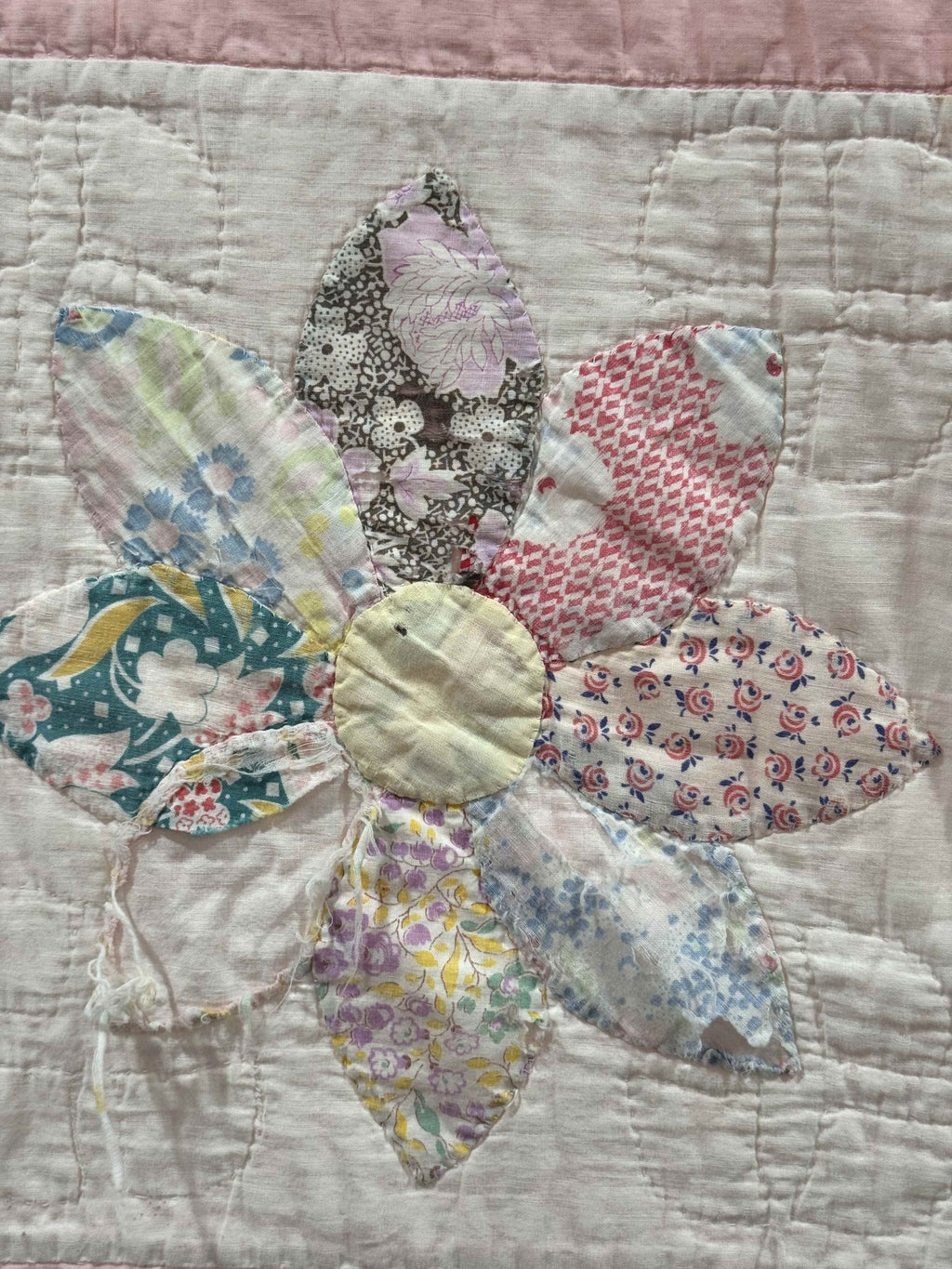 **SOLD Vintage Quilt Friendship Dahlia Variation SOLD**