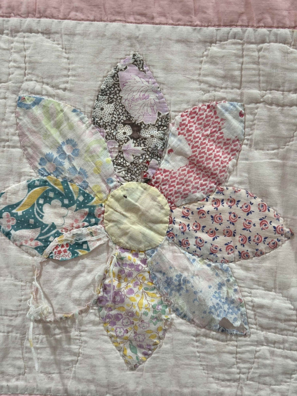 **SOLD Vintage Quilt Friendship Dahlia Variation SOLD**