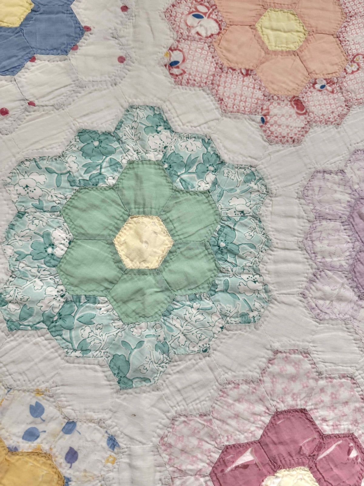 **SOLD Vintage Quilt Grandmother's Flower Garden SOLD**