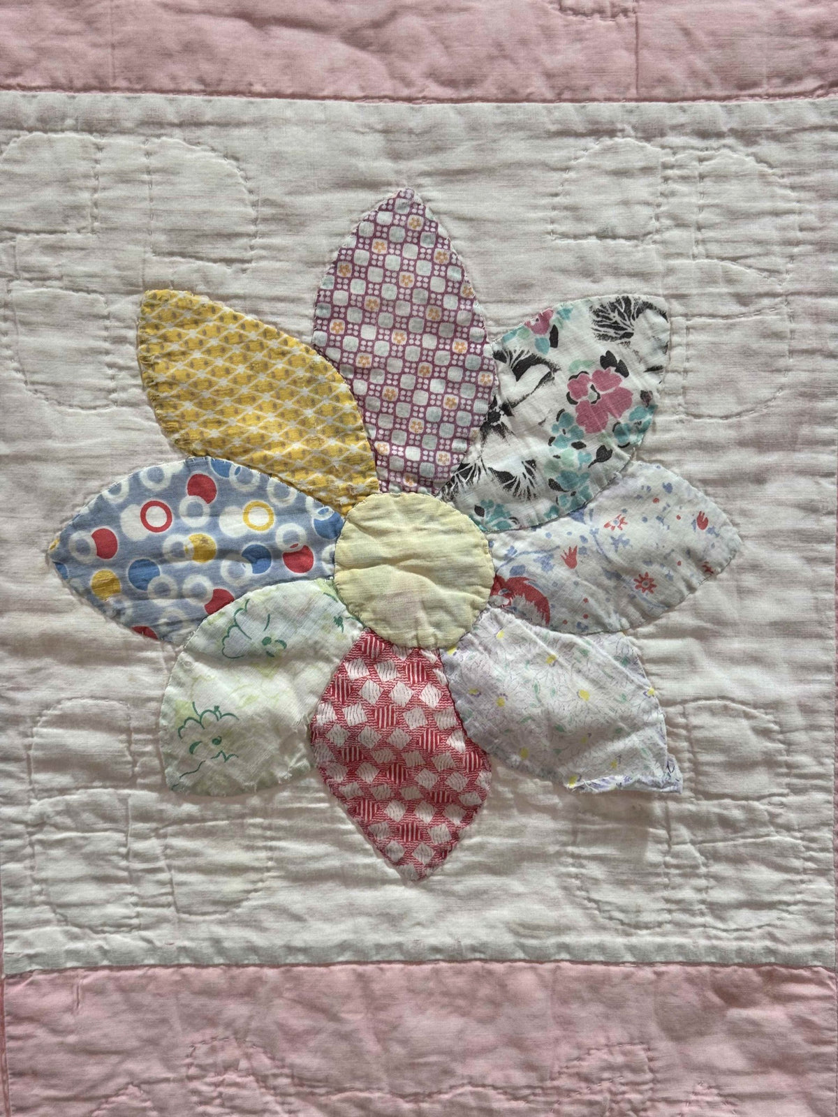 **SOLD Vintage Quilt Friendship Dahlia Variation SOLD**