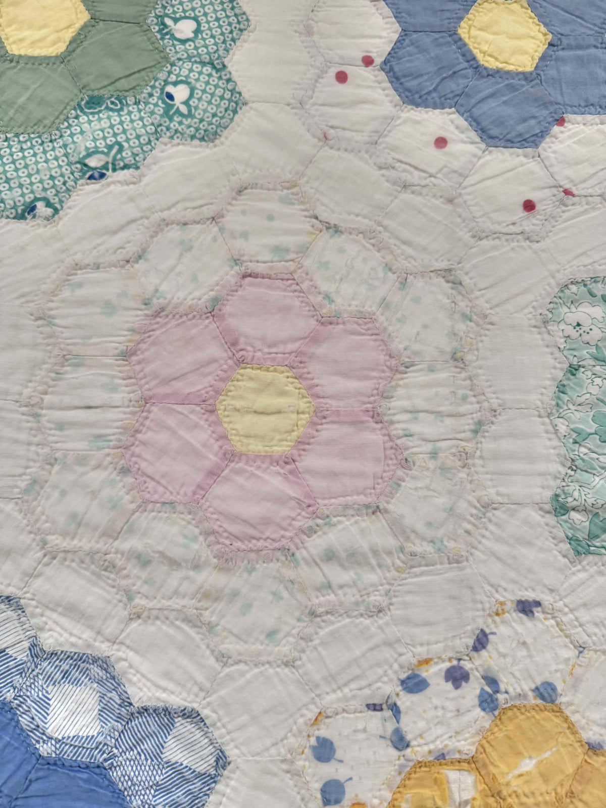 **SOLD Vintage Quilt Grandmother's Flower Garden SOLD**