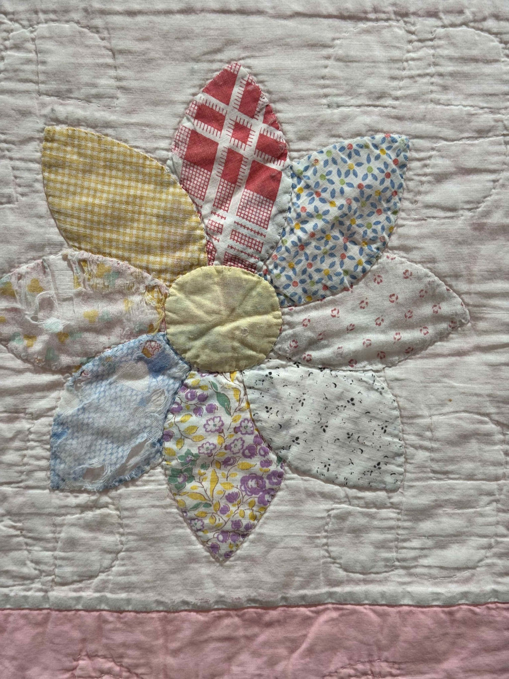 **SOLD Vintage Quilt Friendship Dahlia Variation SOLD**