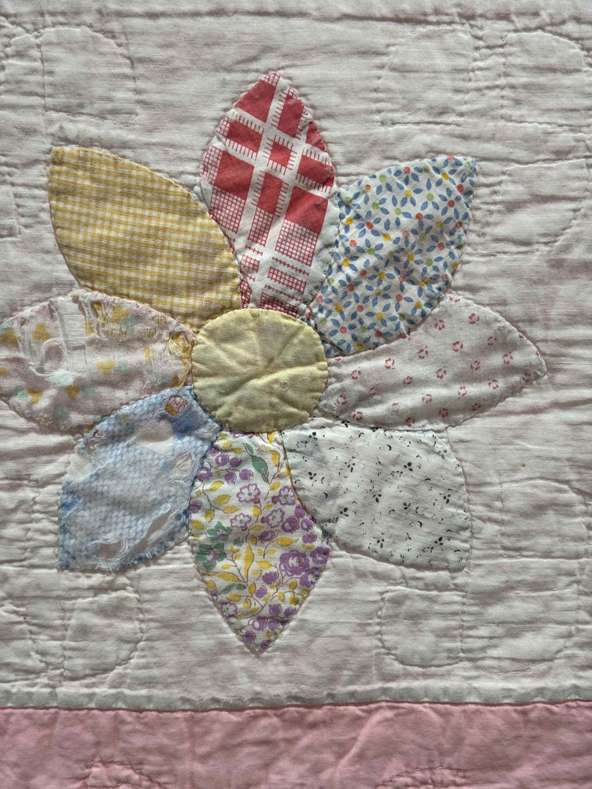 **SOLD Vintage Quilt Friendship Dahlia Variation SOLD**