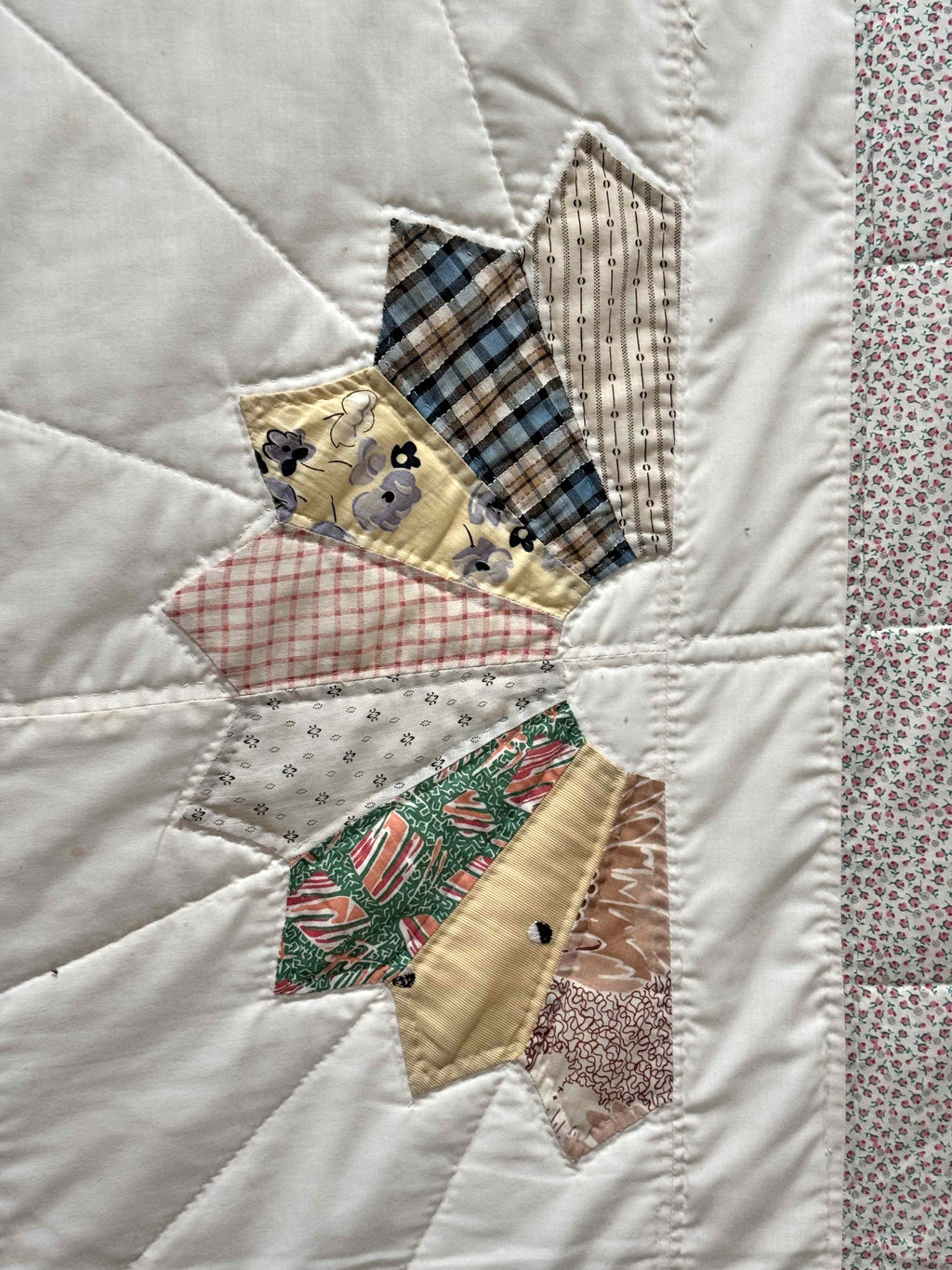 Vintage Quilt Scrappy Dresden Plate Variation