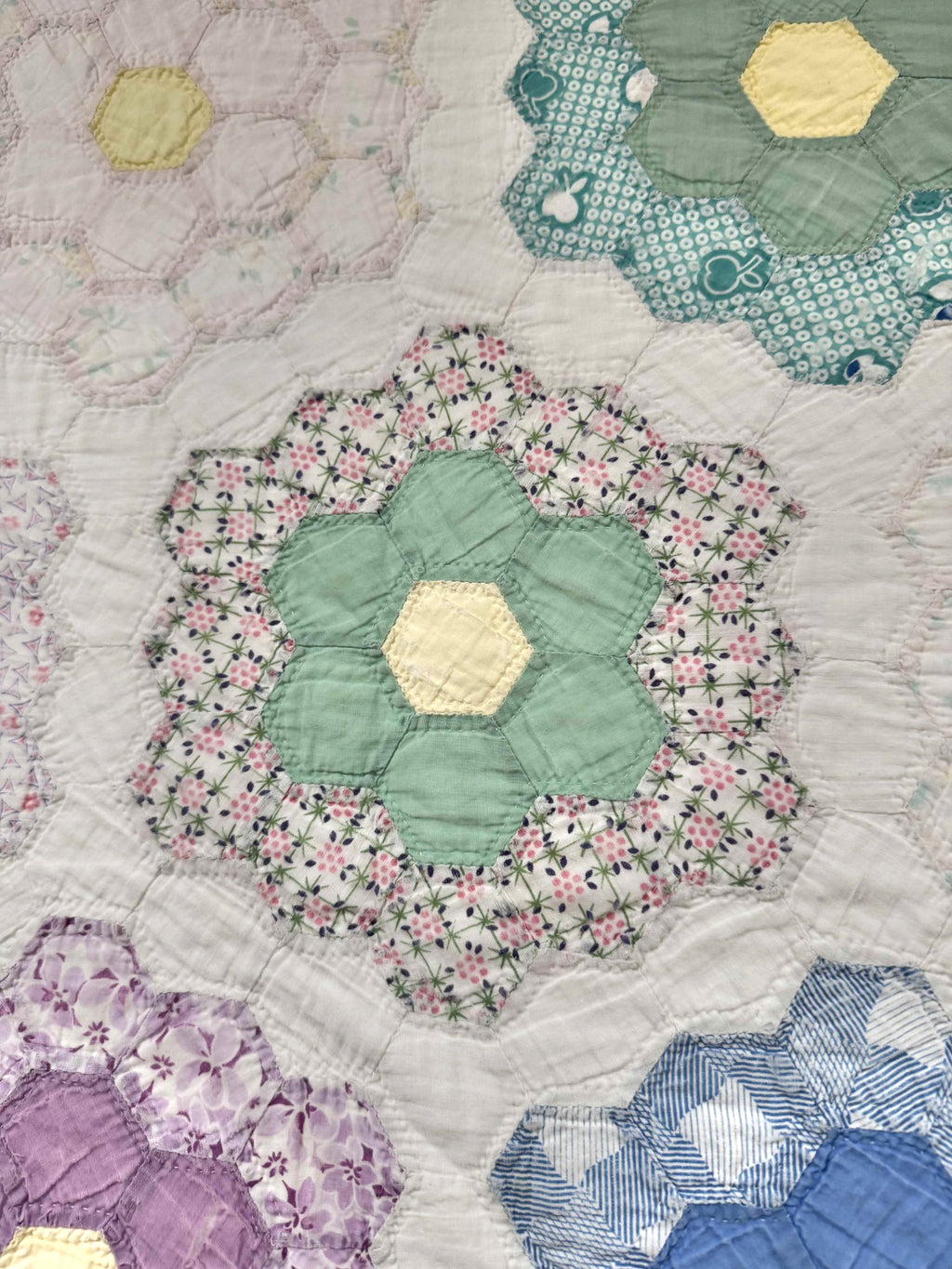 **SOLD Vintage Quilt Grandmother's Flower Garden SOLD**