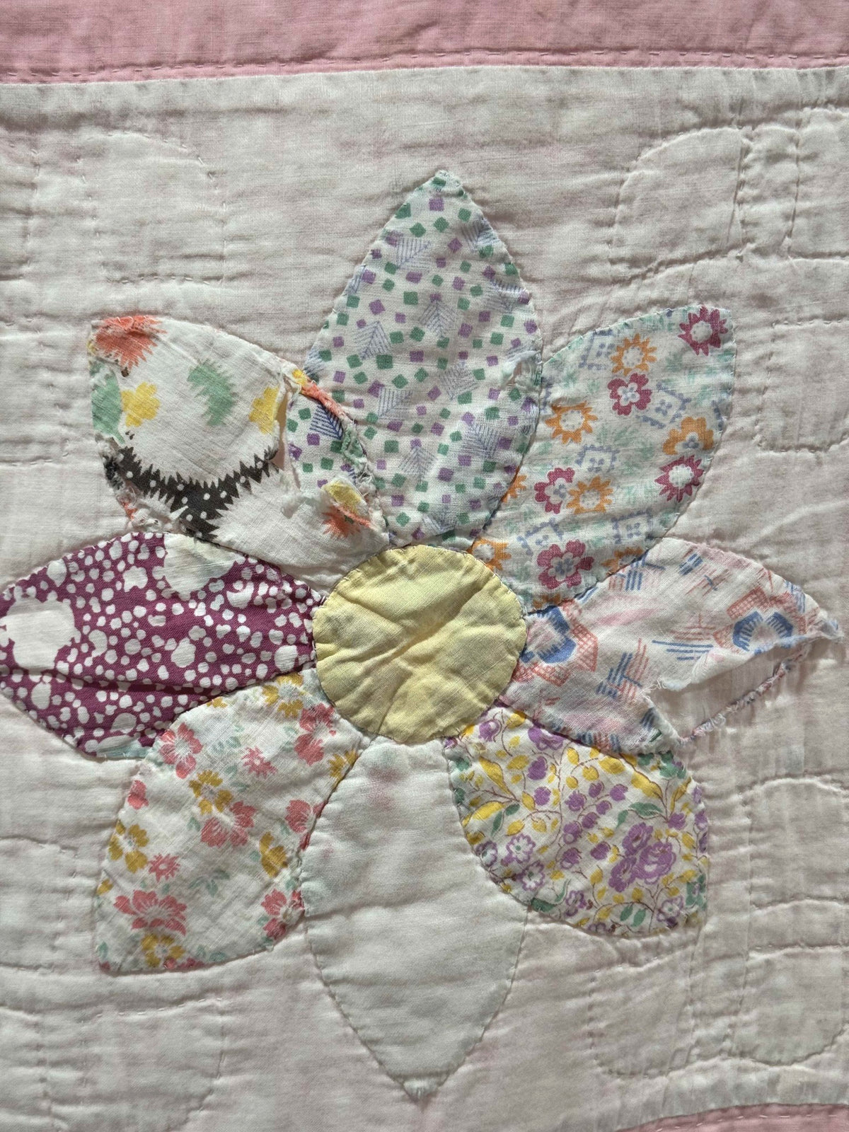 **SOLD Vintage Quilt Friendship Dahlia Variation SOLD**
