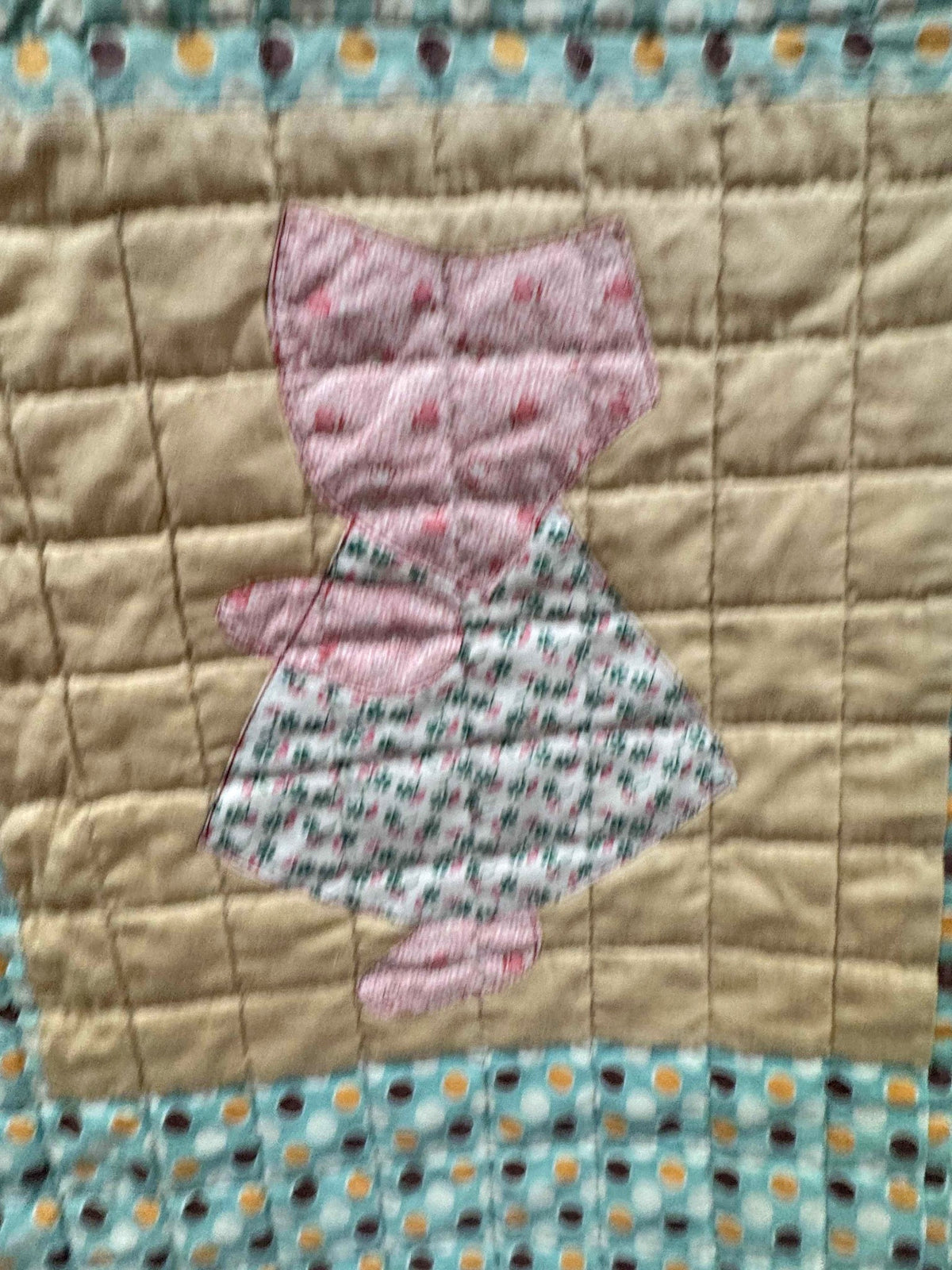 **SOLD Vintage Quilt Sunbonnet Sue with Polka Dots SOLD**