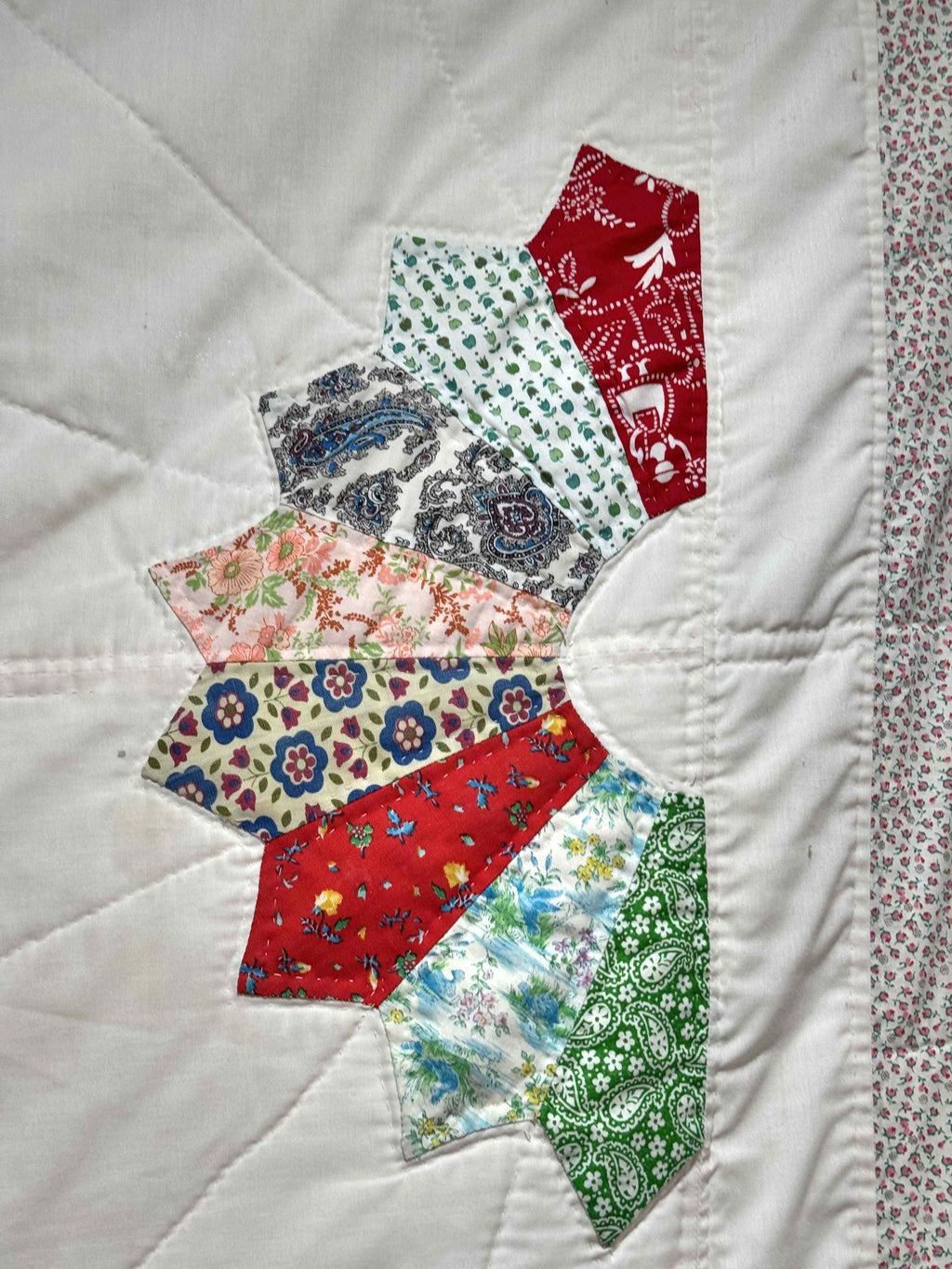 Vintage Quilt Scrappy Dresden Plate Variation
