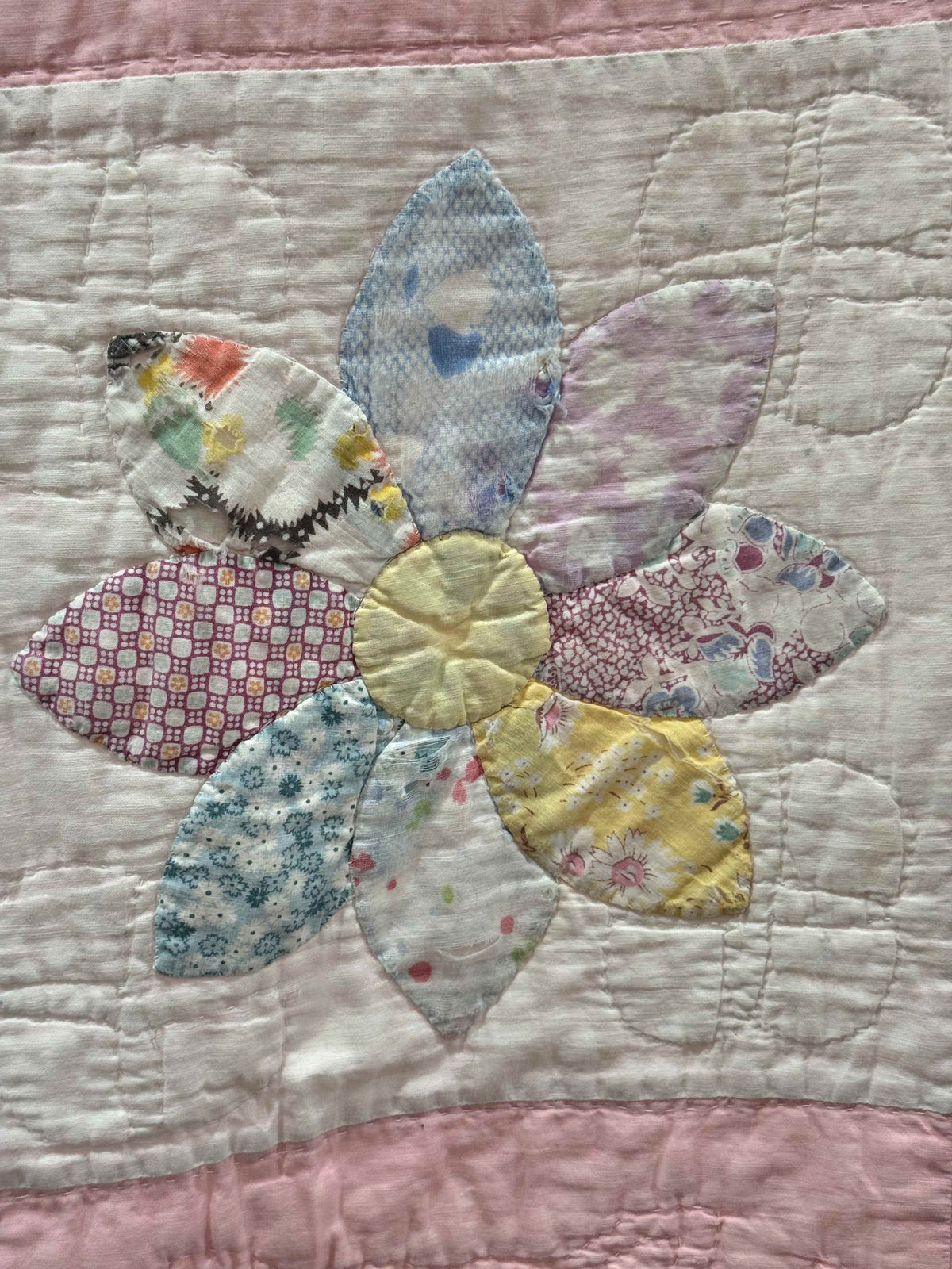 **SOLD Vintage Quilt Friendship Dahlia Variation SOLD**