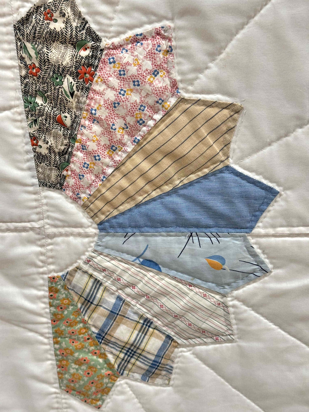 Vintage Quilt Scrappy Dresden Plate Variation
