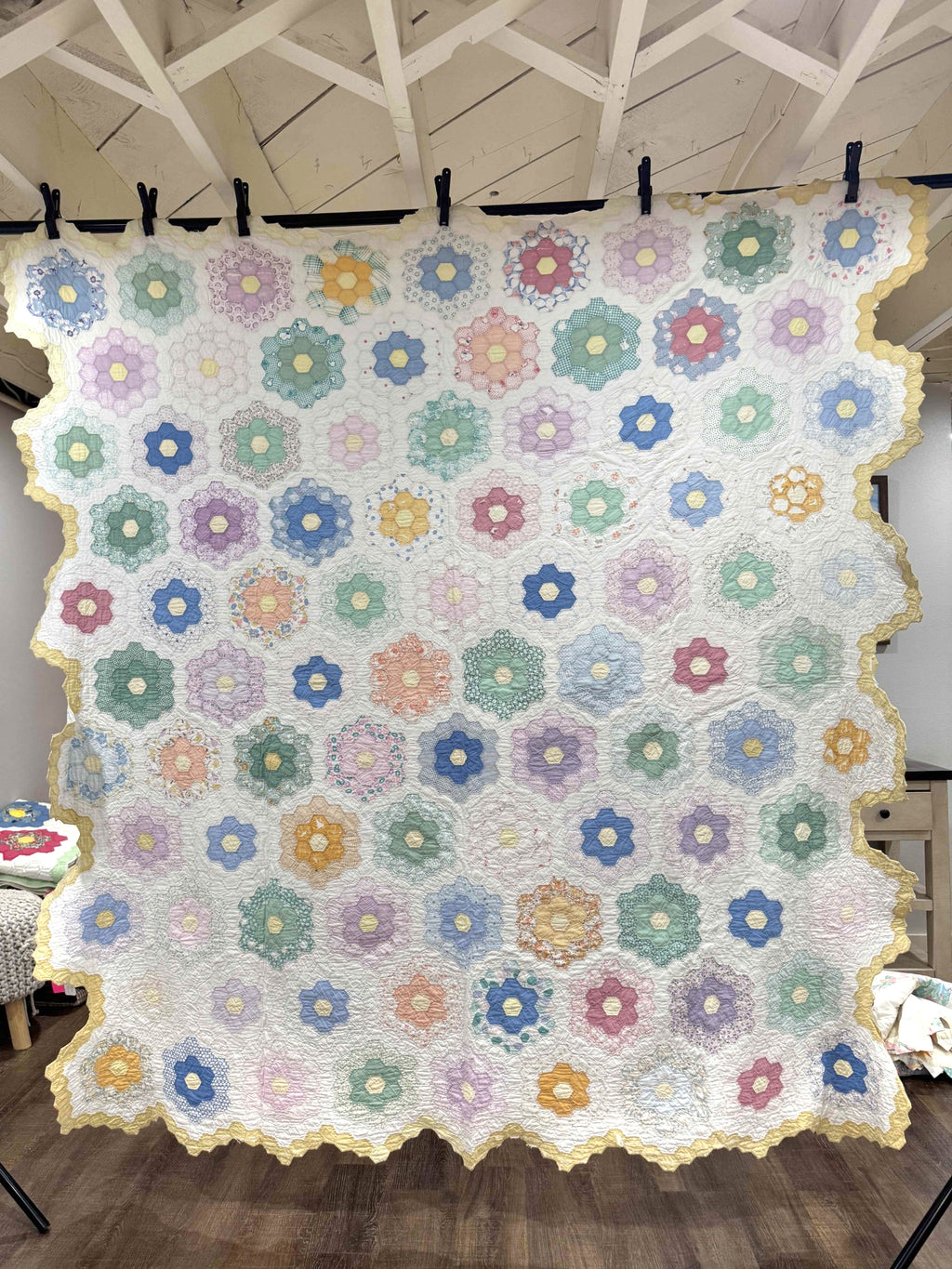 **SOLD Vintage Quilt Grandmother's Flower Garden SOLD**