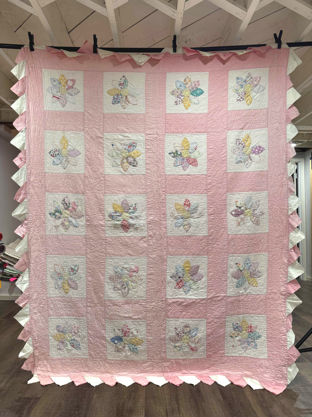 **SOLD Vintage Quilt Friendship Dahlia Variation SOLD**