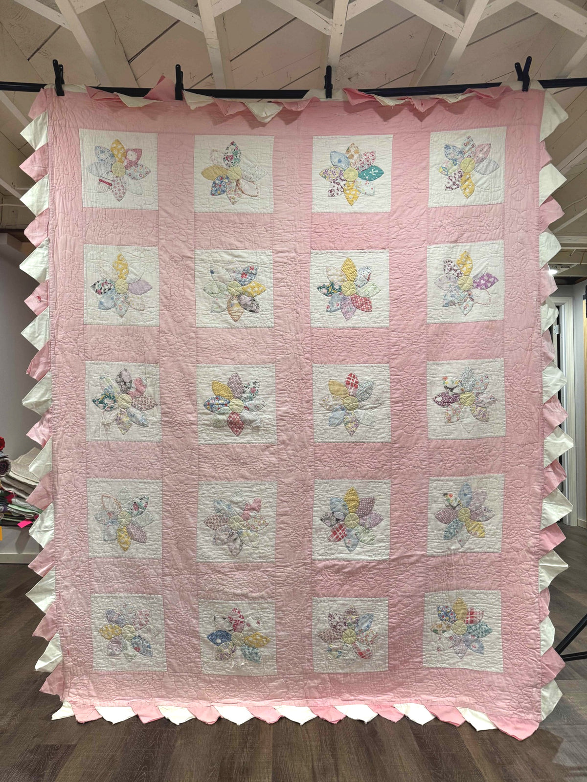 **SOLD Vintage Quilt Friendship Dahlia Variation SOLD**