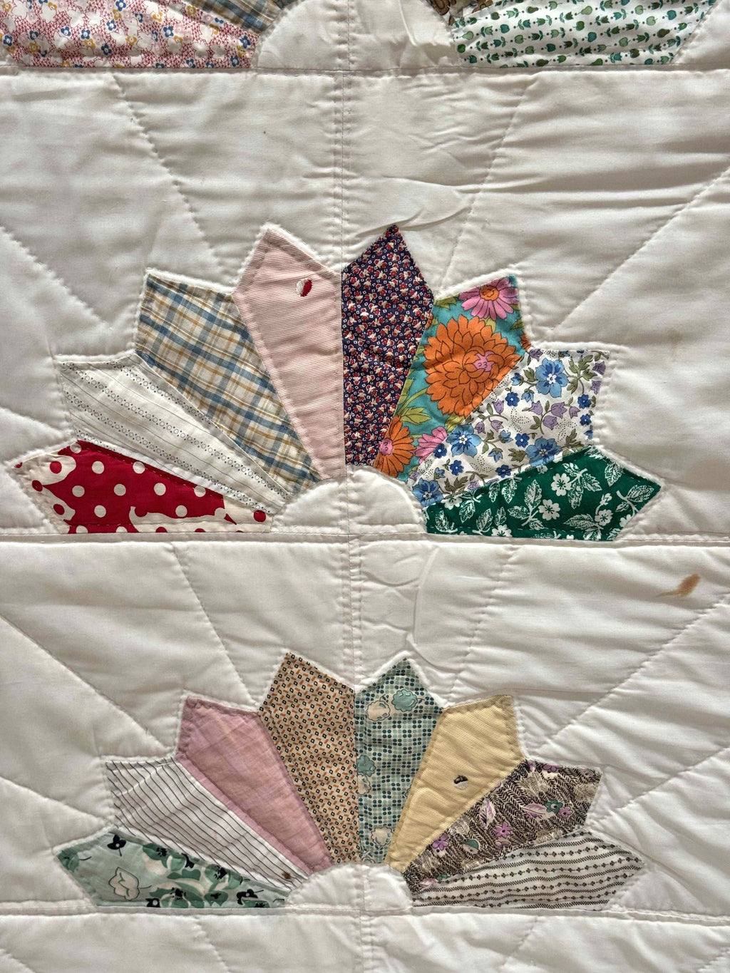 Vintage Quilt Scrappy Dresden Plate Variation