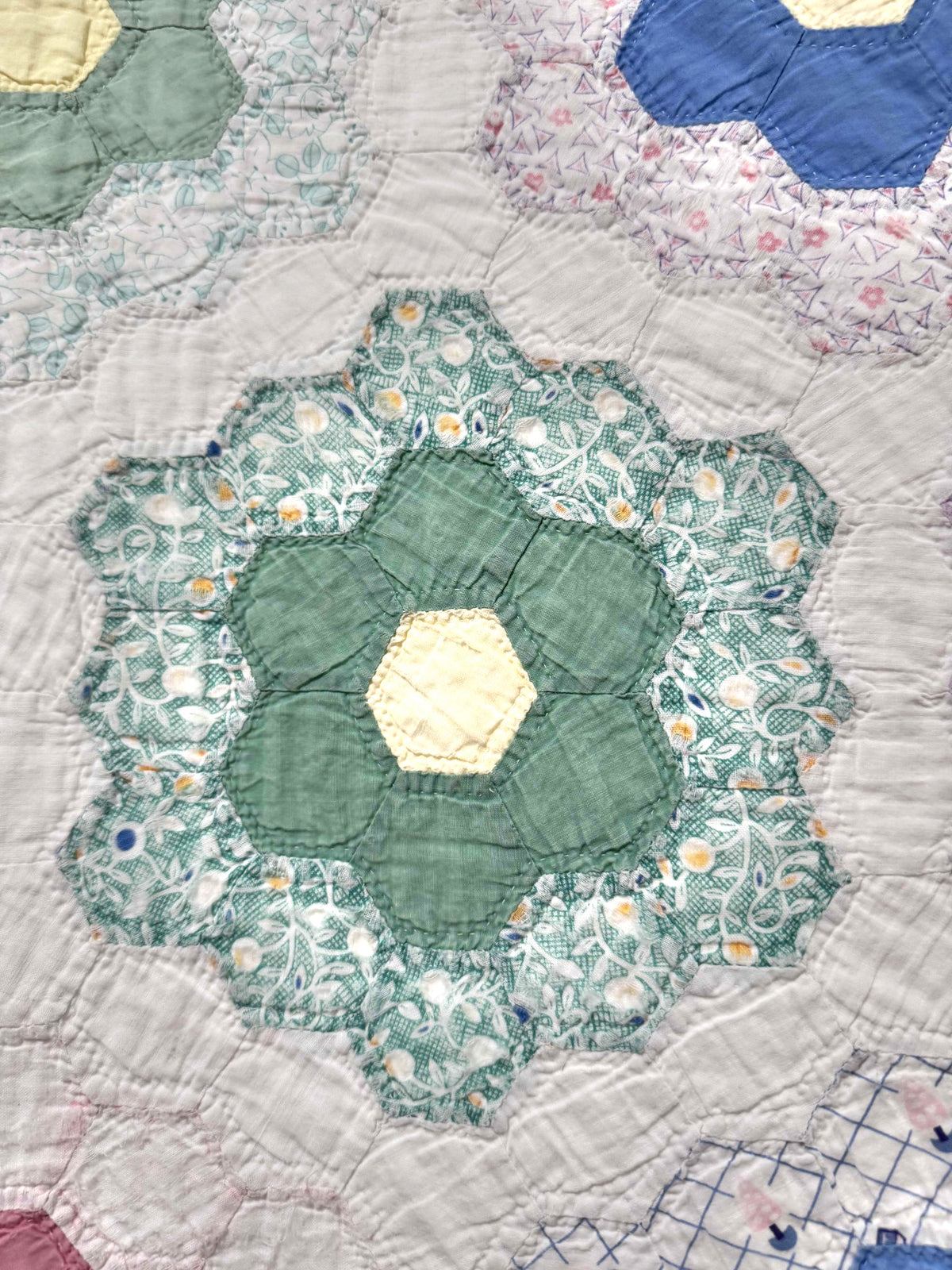 **SOLD Vintage Quilt Grandmother's Flower Garden SOLD**