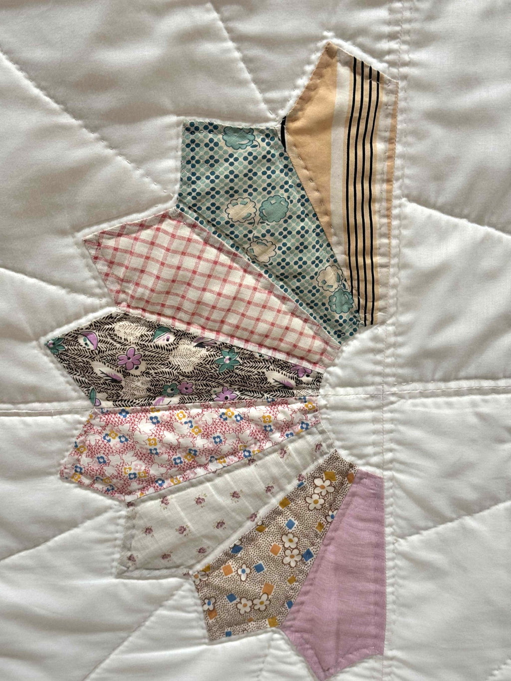 Vintage Quilt Scrappy Dresden Plate Variation