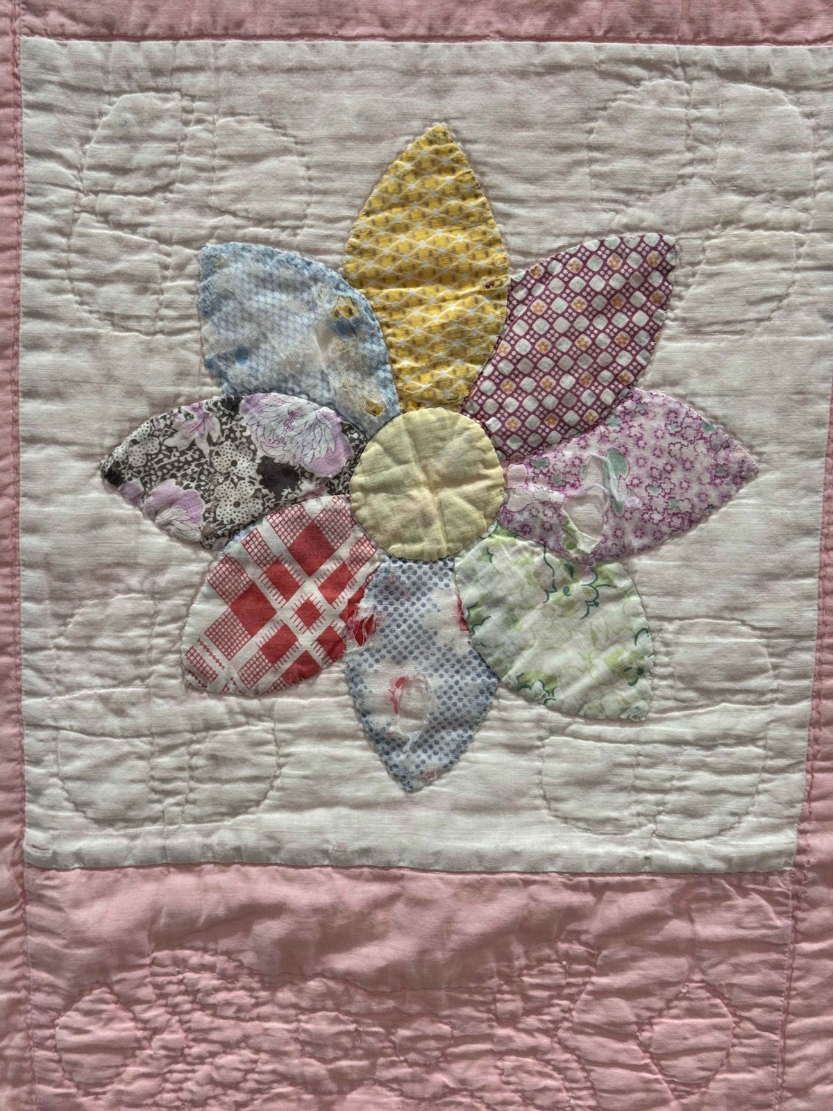 **SOLD Vintage Quilt Friendship Dahlia Variation SOLD**