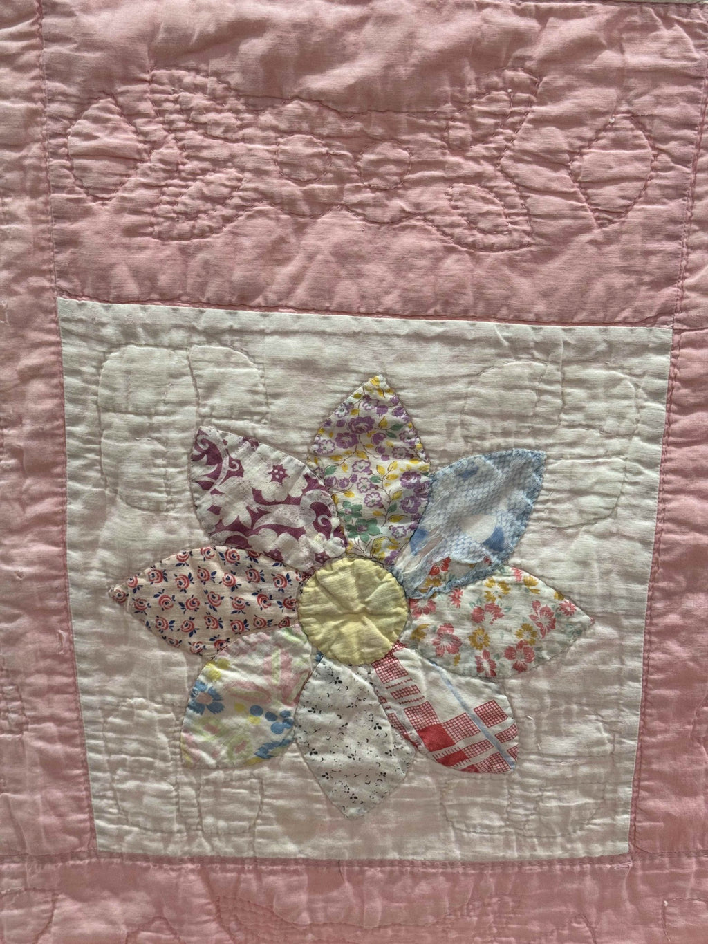 **SOLD Vintage Quilt Friendship Dahlia Variation SOLD**