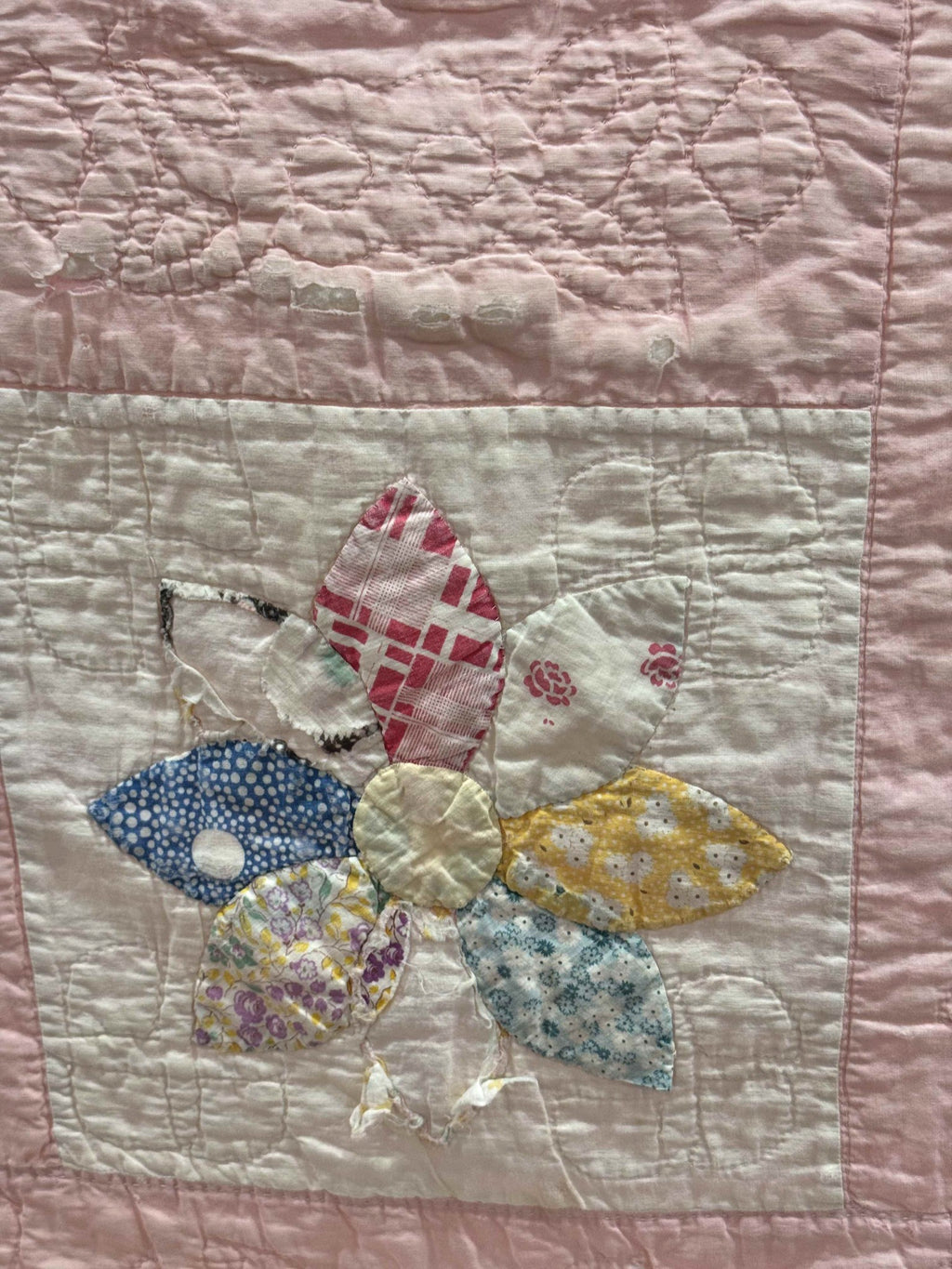 **SOLD Vintage Quilt Friendship Dahlia Variation SOLD**