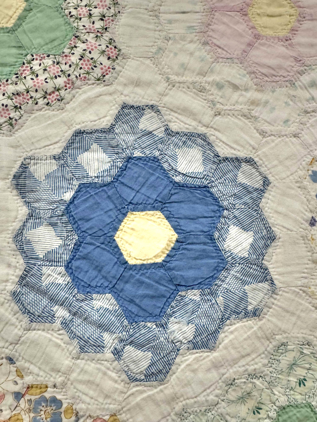 **SOLD Vintage Quilt Grandmother's Flower Garden SOLD**