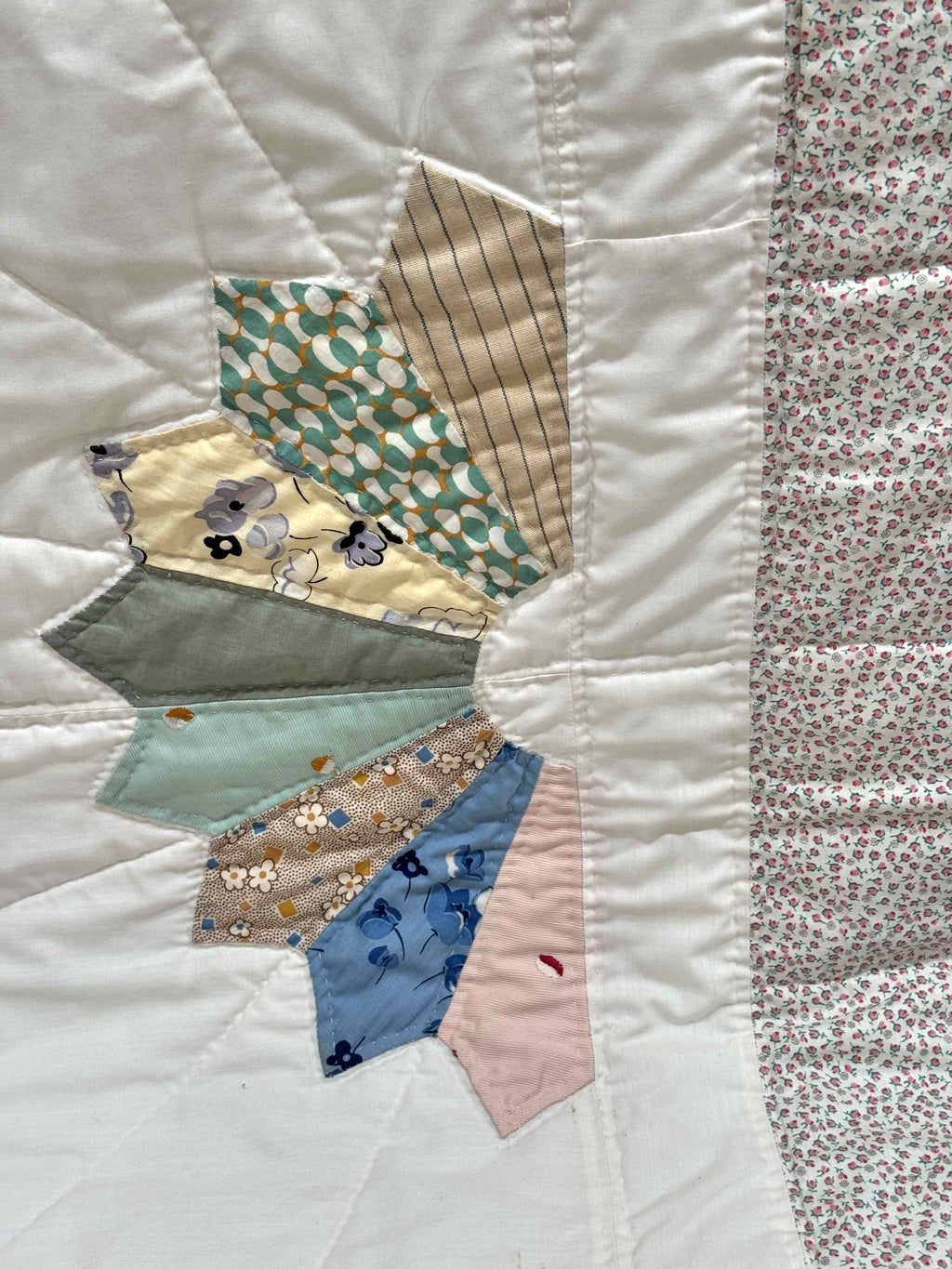 Vintage Quilt Scrappy Dresden Plate Variation