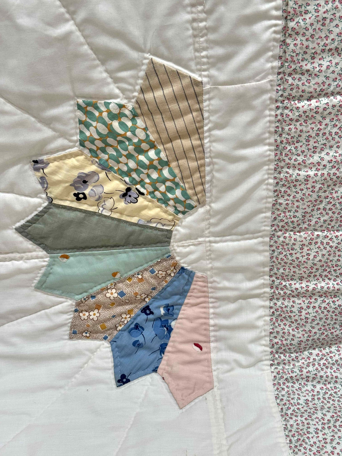 Vintage Quilt Scrappy Dresden Plate Variation