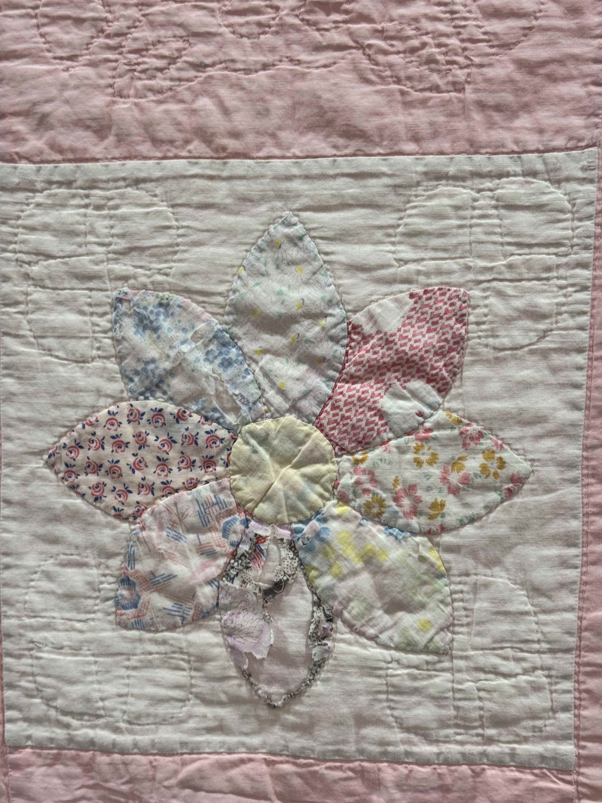 **SOLD Vintage Quilt Friendship Dahlia Variation SOLD**