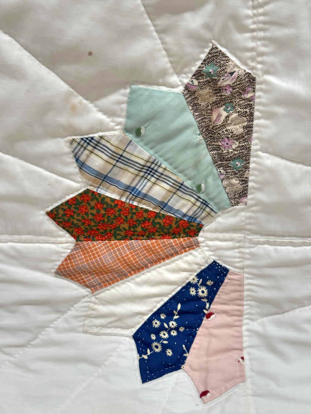 Vintage Quilt Scrappy Dresden Plate Variation