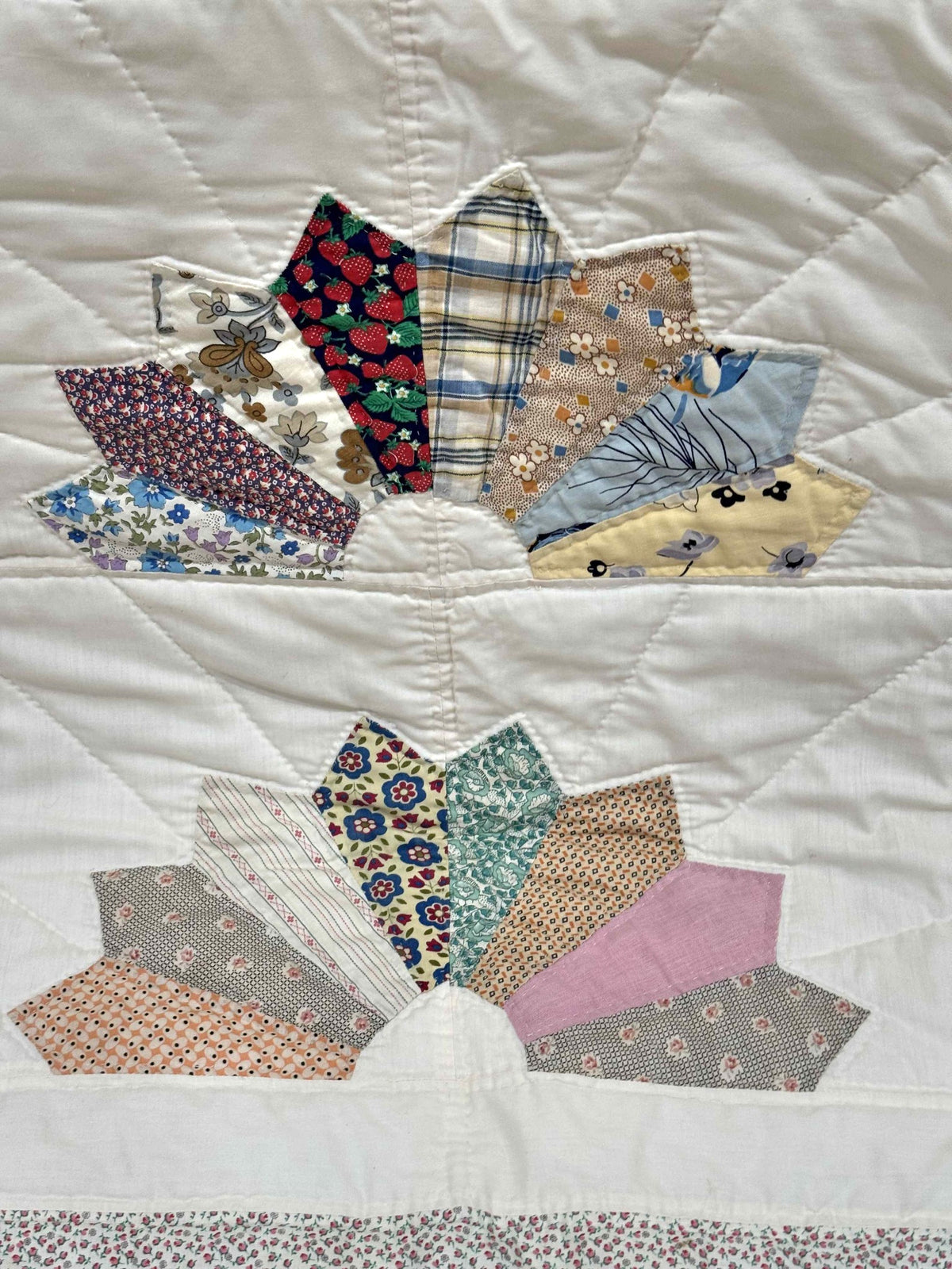 Vintage Quilt Scrappy Dresden Plate Variation