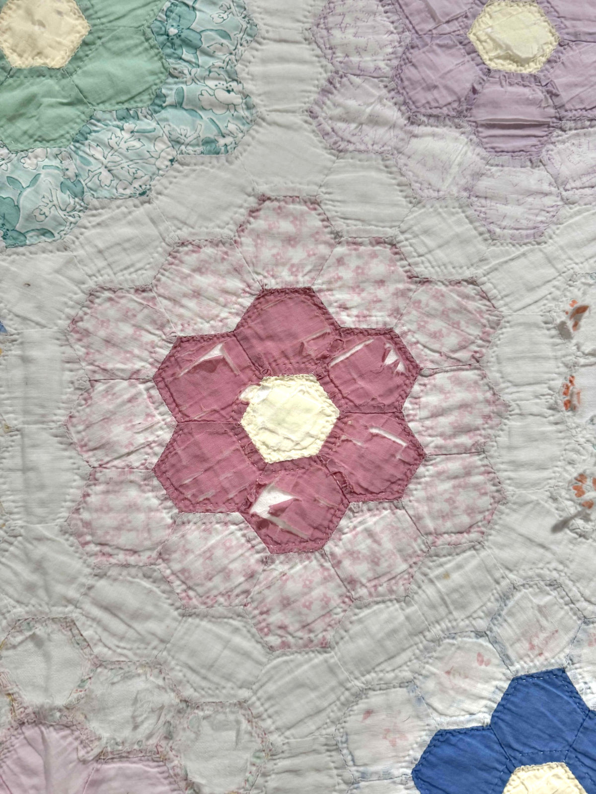 **SOLD Vintage Quilt Grandmother's Flower Garden SOLD**
