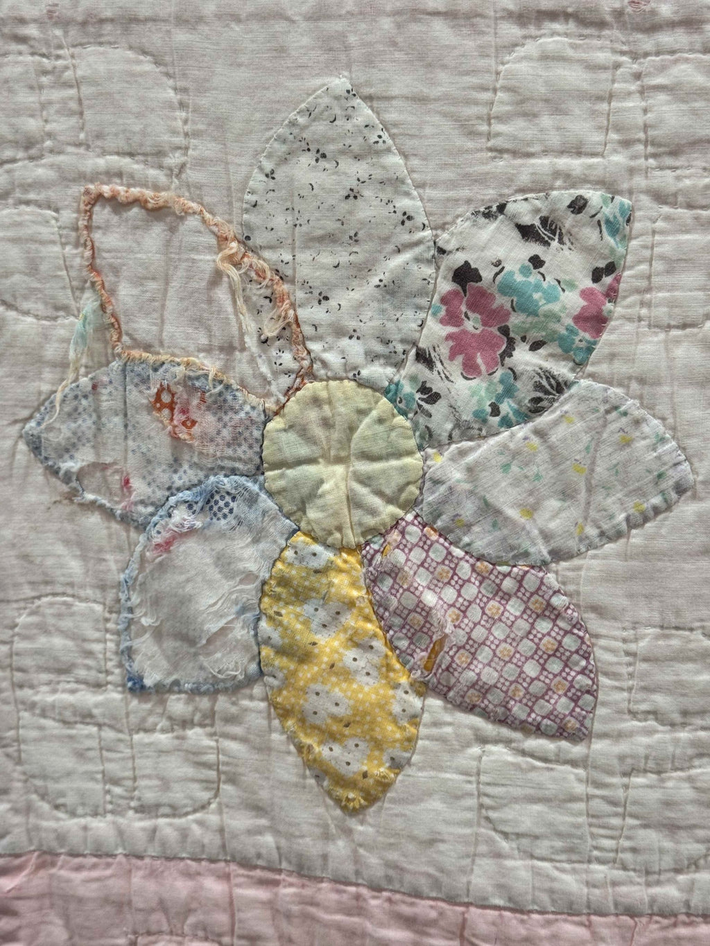 **SOLD Vintage Quilt Friendship Dahlia Variation SOLD**