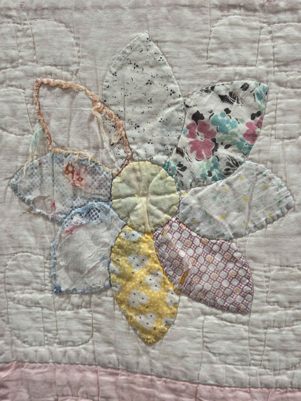 **SOLD Vintage Quilt Friendship Dahlia Variation SOLD**