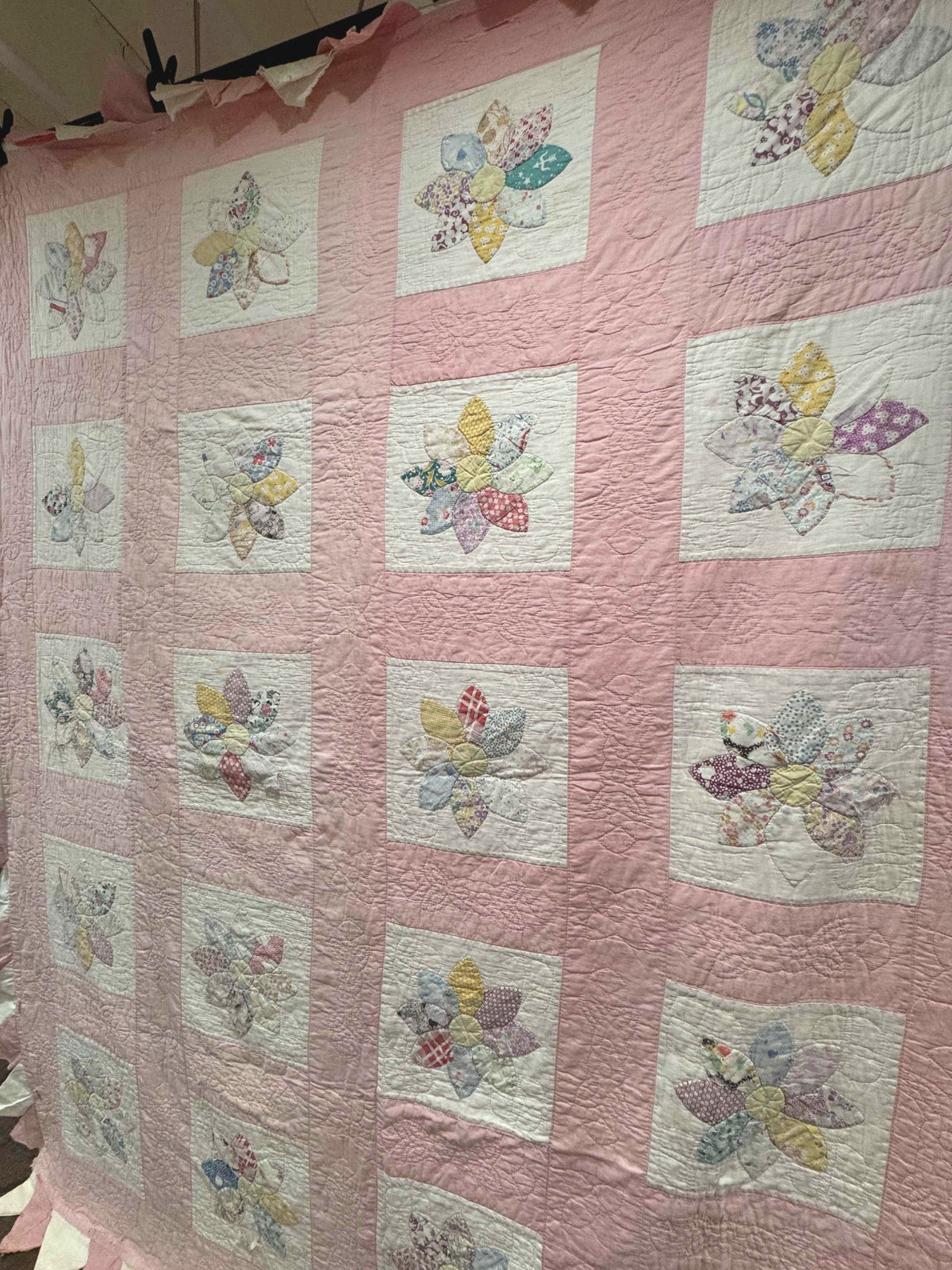 **SOLD Vintage Quilt Friendship Dahlia Variation SOLD**