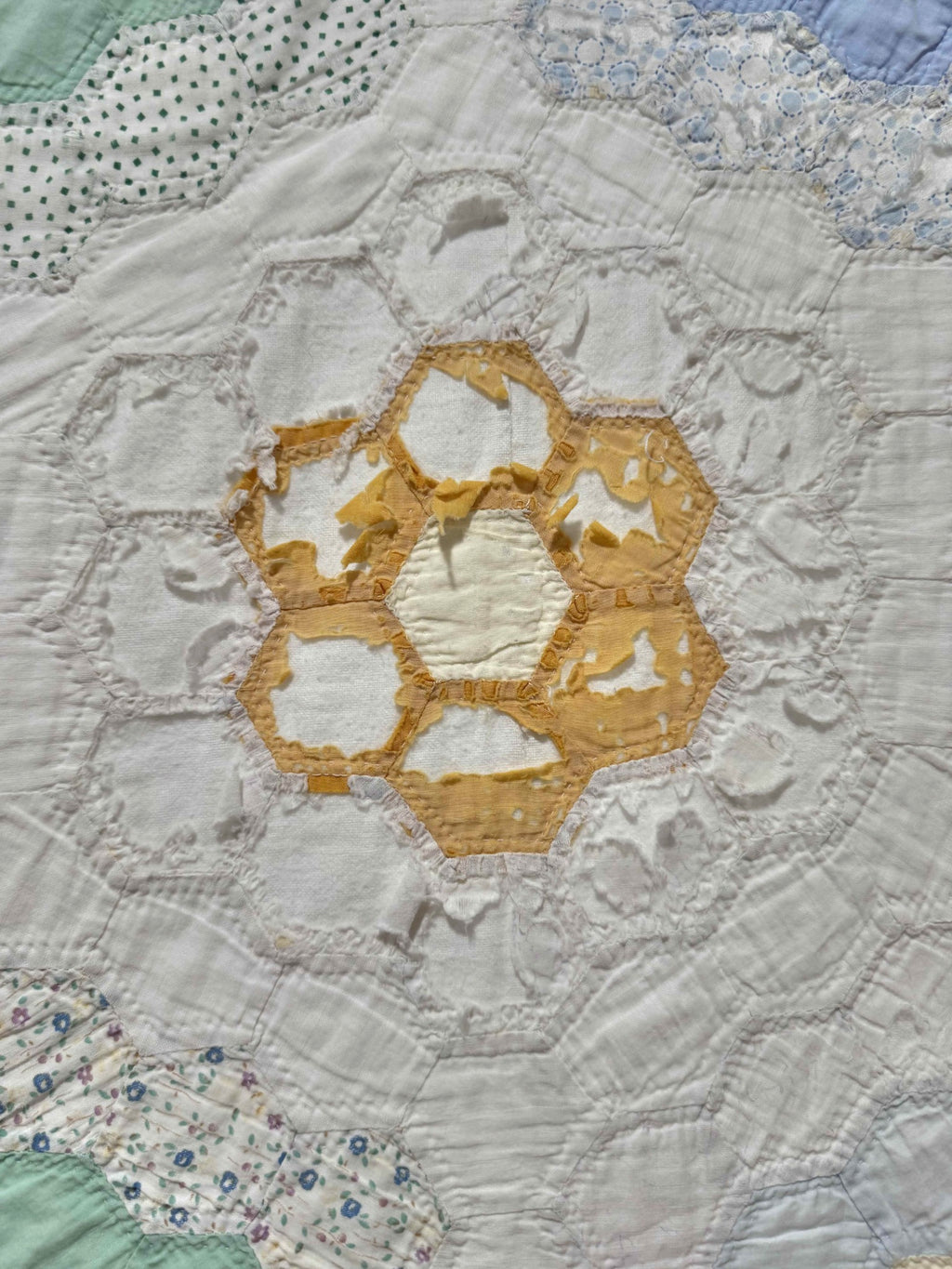 **SOLD Vintage Quilt Grandmother's Flower Garden SOLD**