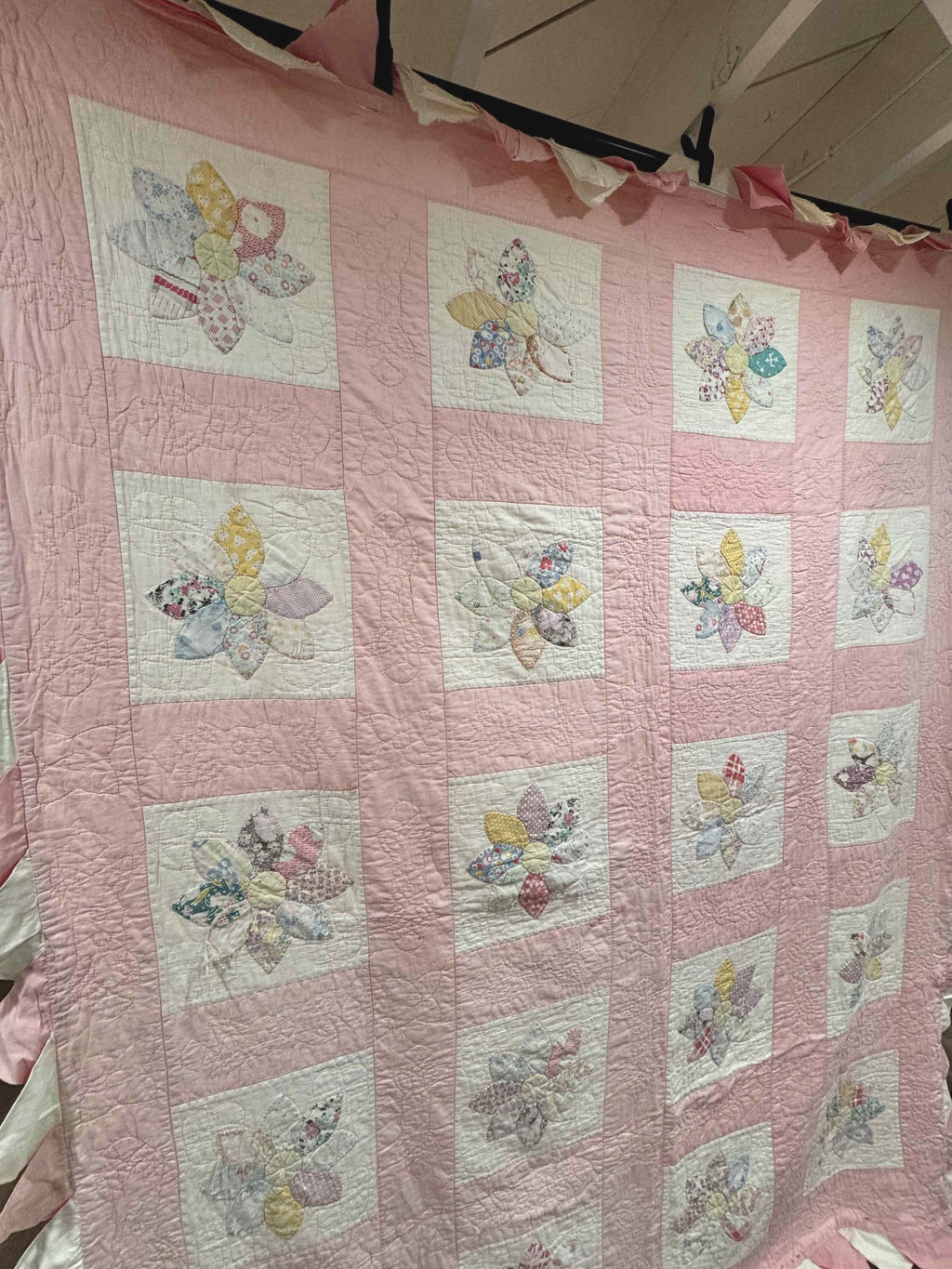 **SOLD Vintage Quilt Friendship Dahlia Variation SOLD**