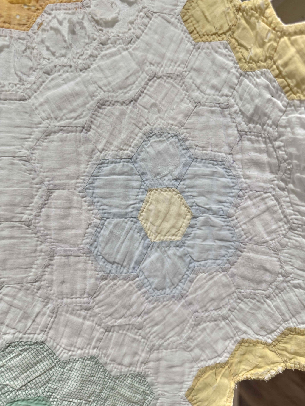 **SOLD Vintage Quilt Grandmother's Flower Garden SOLD**