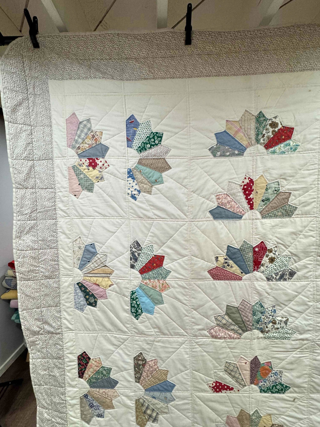 Vintage Quilt Scrappy Dresden Plate Variation