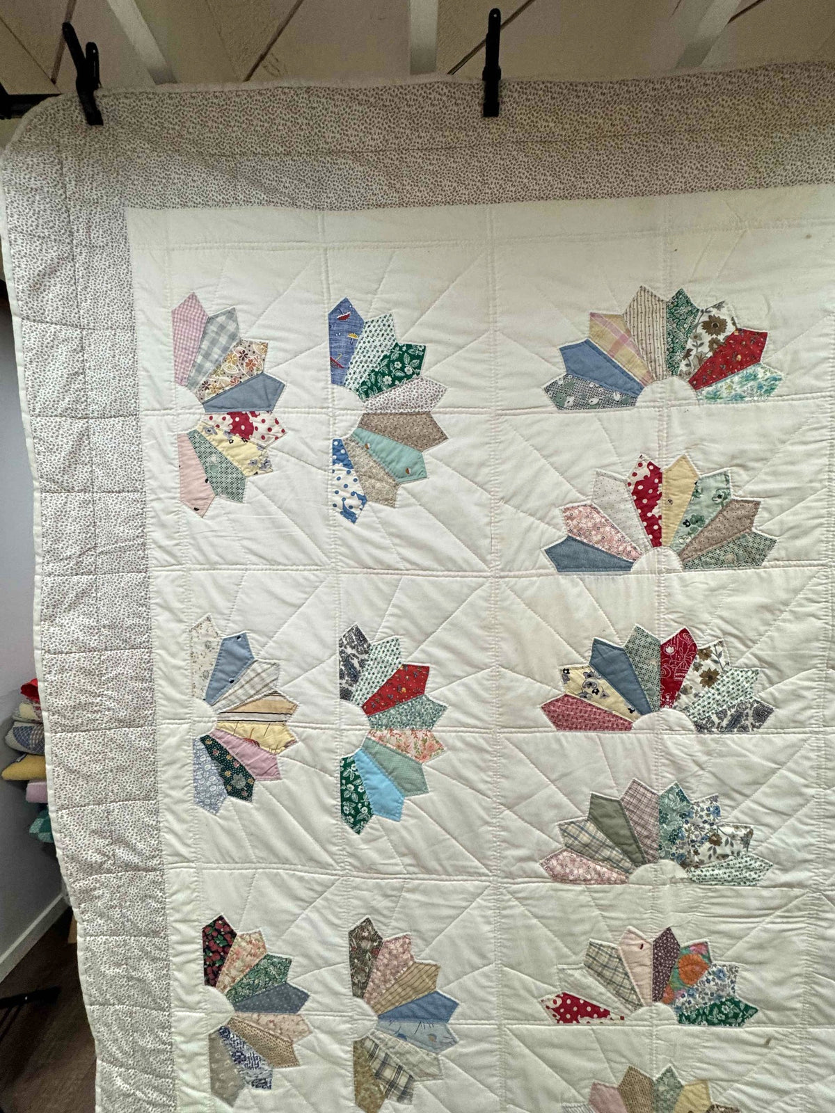 Vintage Quilt Scrappy Dresden Plate Variation