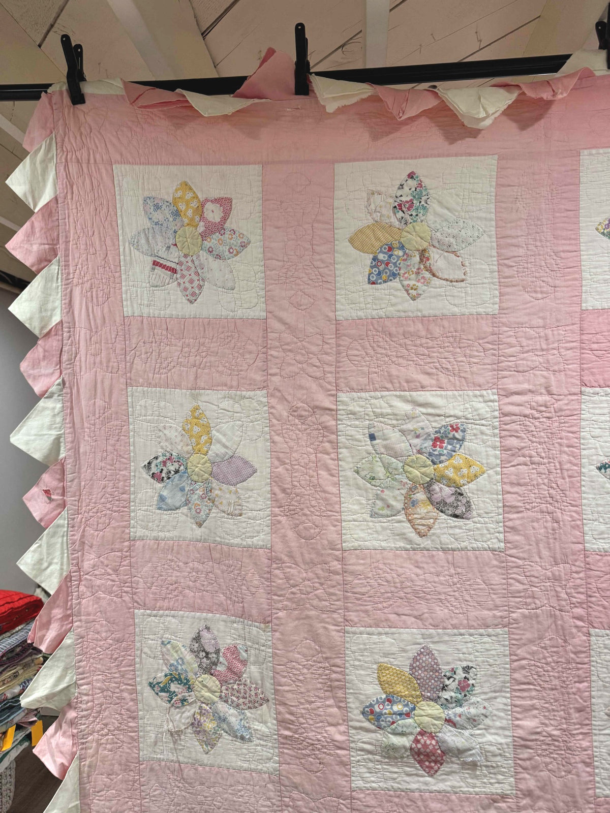 **SOLD Vintage Quilt Friendship Dahlia Variation SOLD**