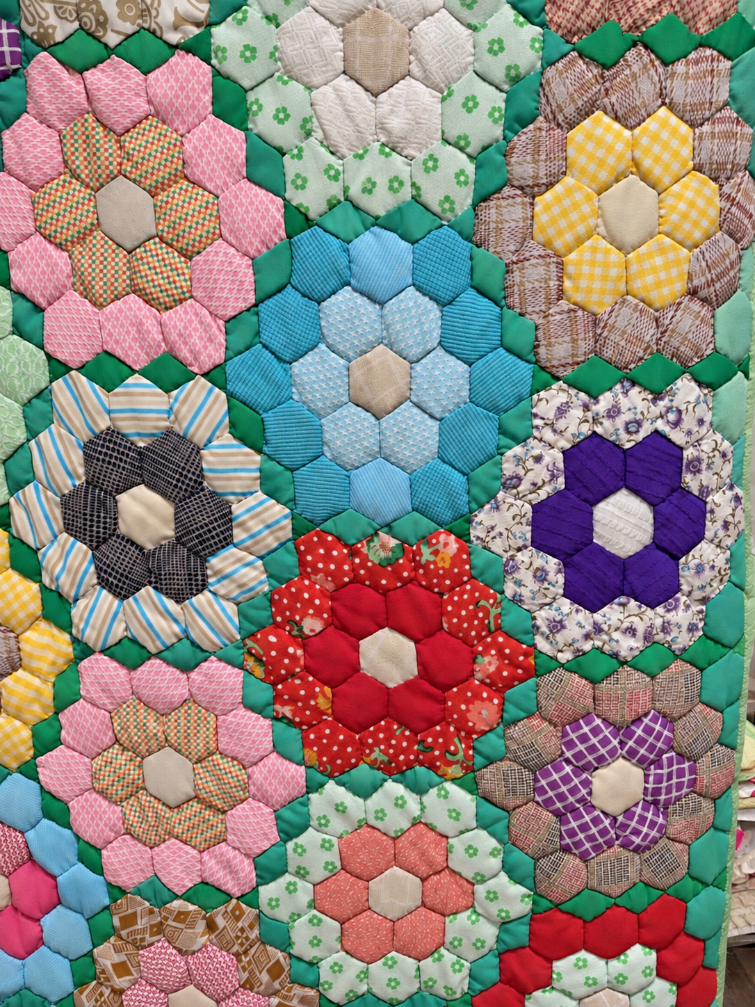 Vintage Quilt Polyester Grandmother's Flower Garden
